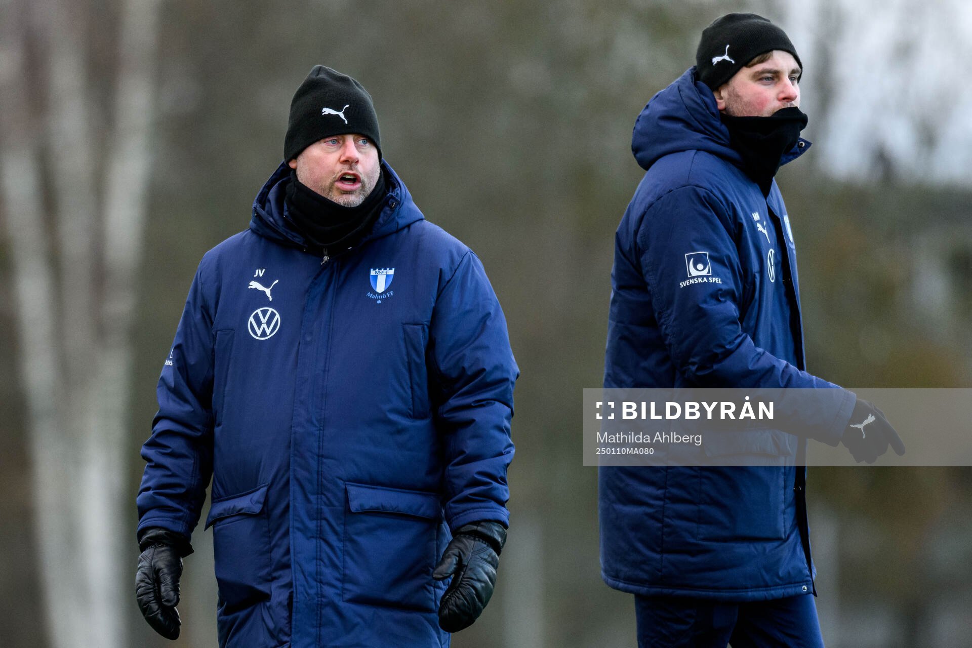 tränare Jonas Valfridsson och målvaktstränare Marcus Norman under en träning med Malmö FF den 10 januari 2025 i Malmö. 