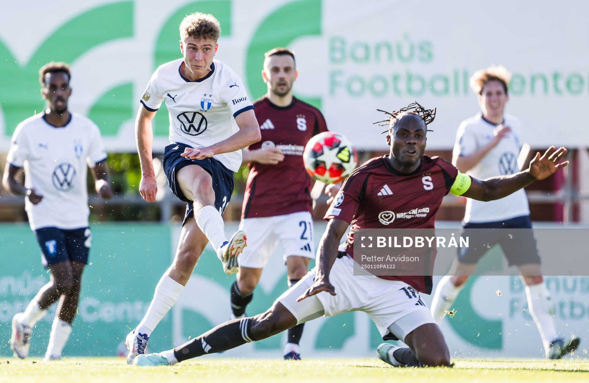 Hugo Bolin of Malmö FF and Emmanuel Uchenna of Sparta Prag