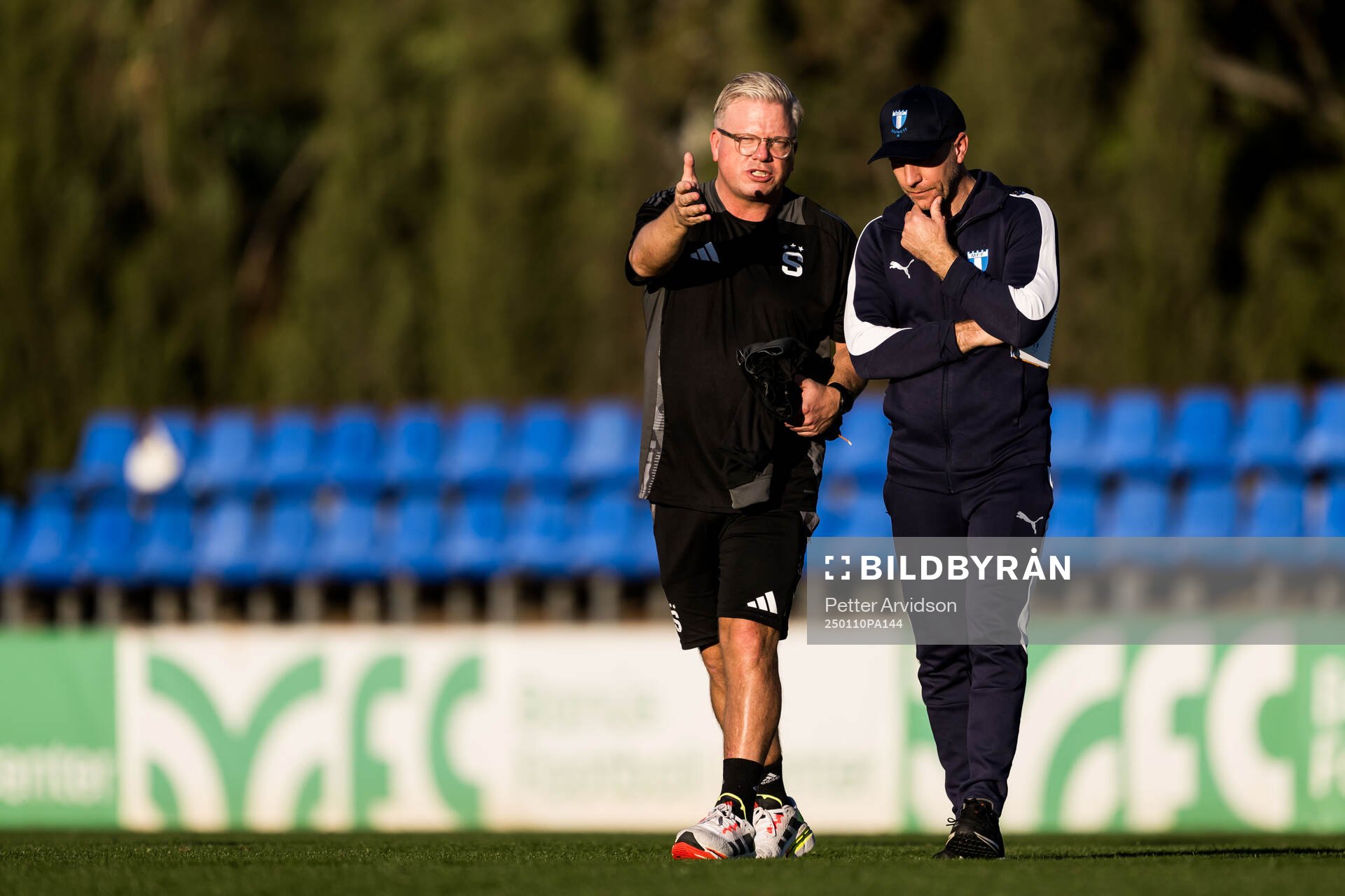 Head coach Lars Friis of Sparta Prag and Head coach Henrik