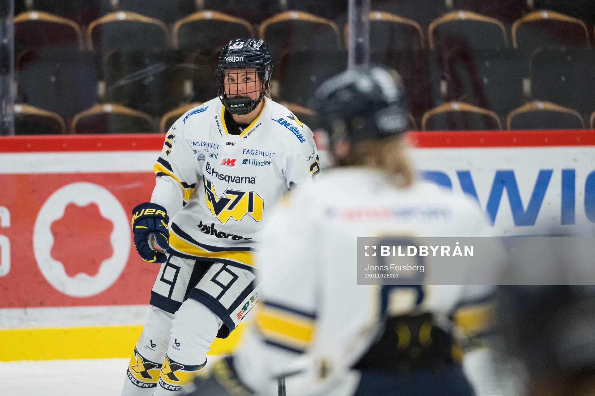 HV71s Teghan Inglis innan ishockeymatchen i SDHL mellan