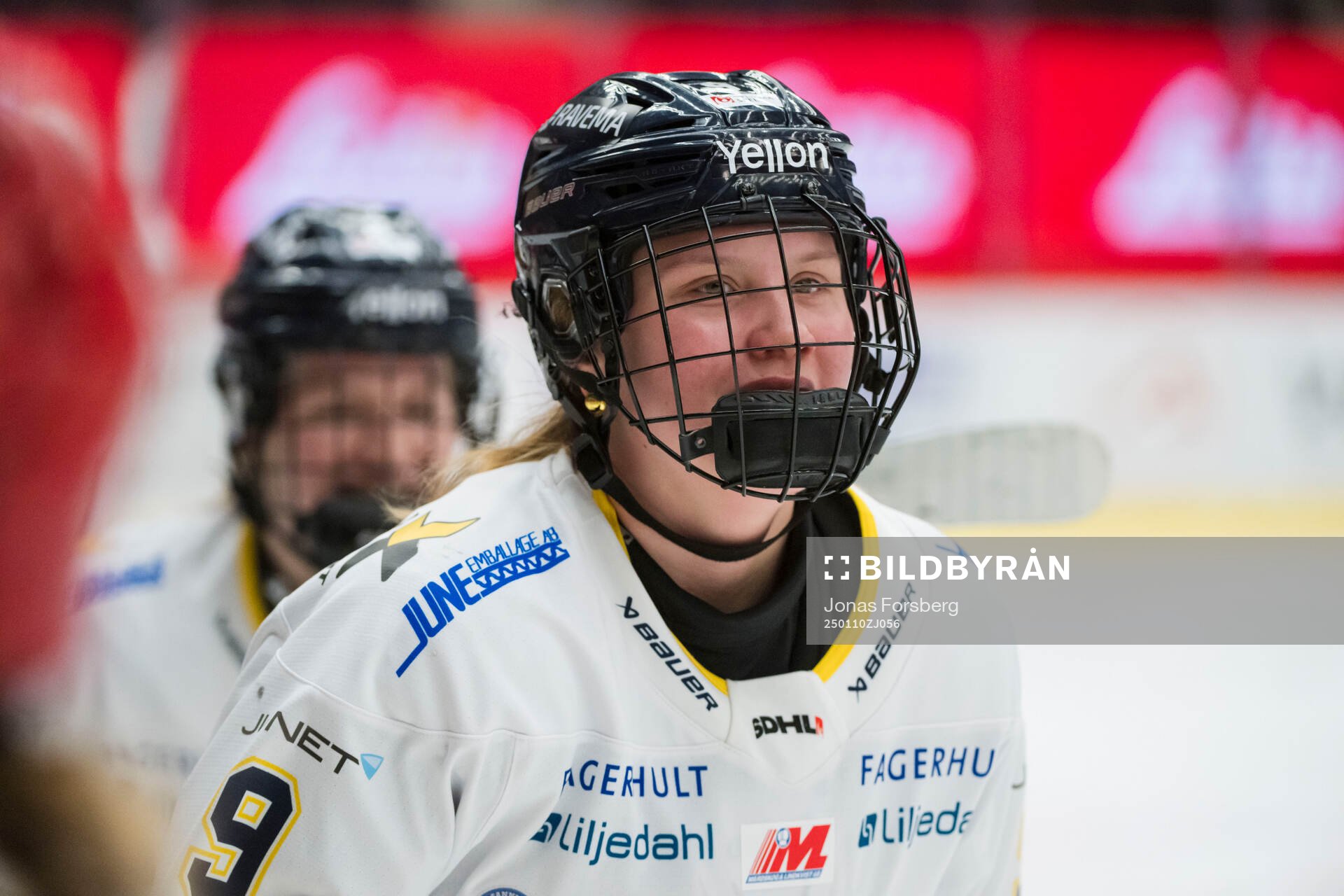 HV71s Jenna Raunio jublar