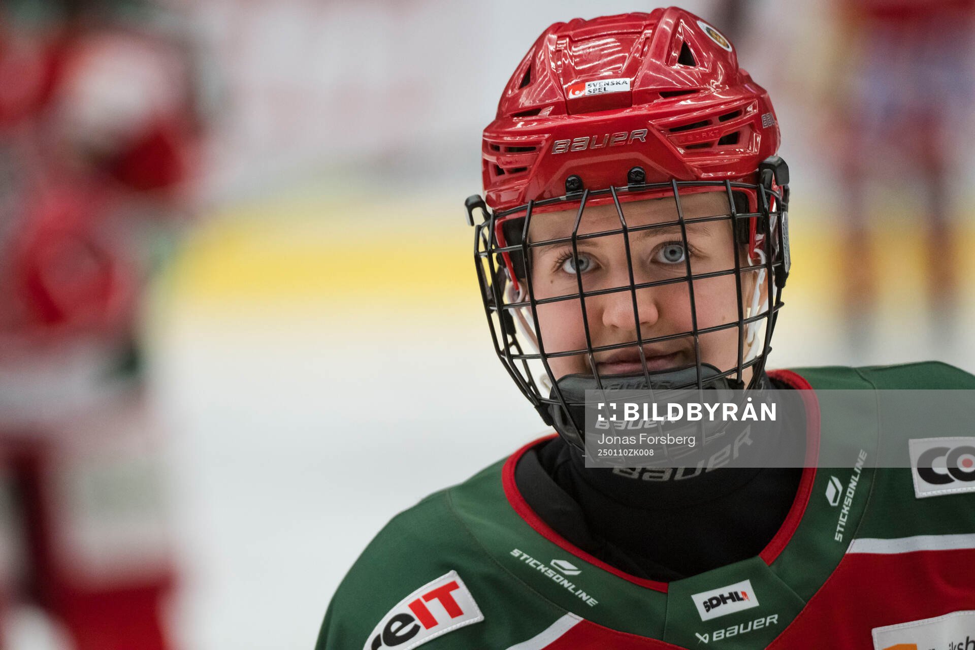 Modos Sanna Halsius innan ishockeymatchen i SDHL mellan