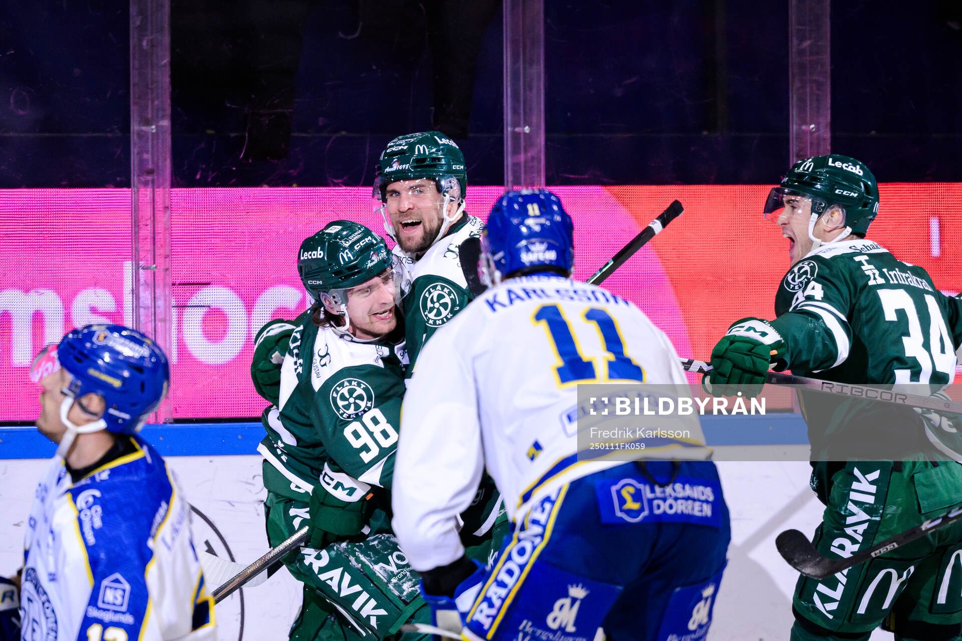 Färjestads Marian Studenic och Henrik Björklund jublar