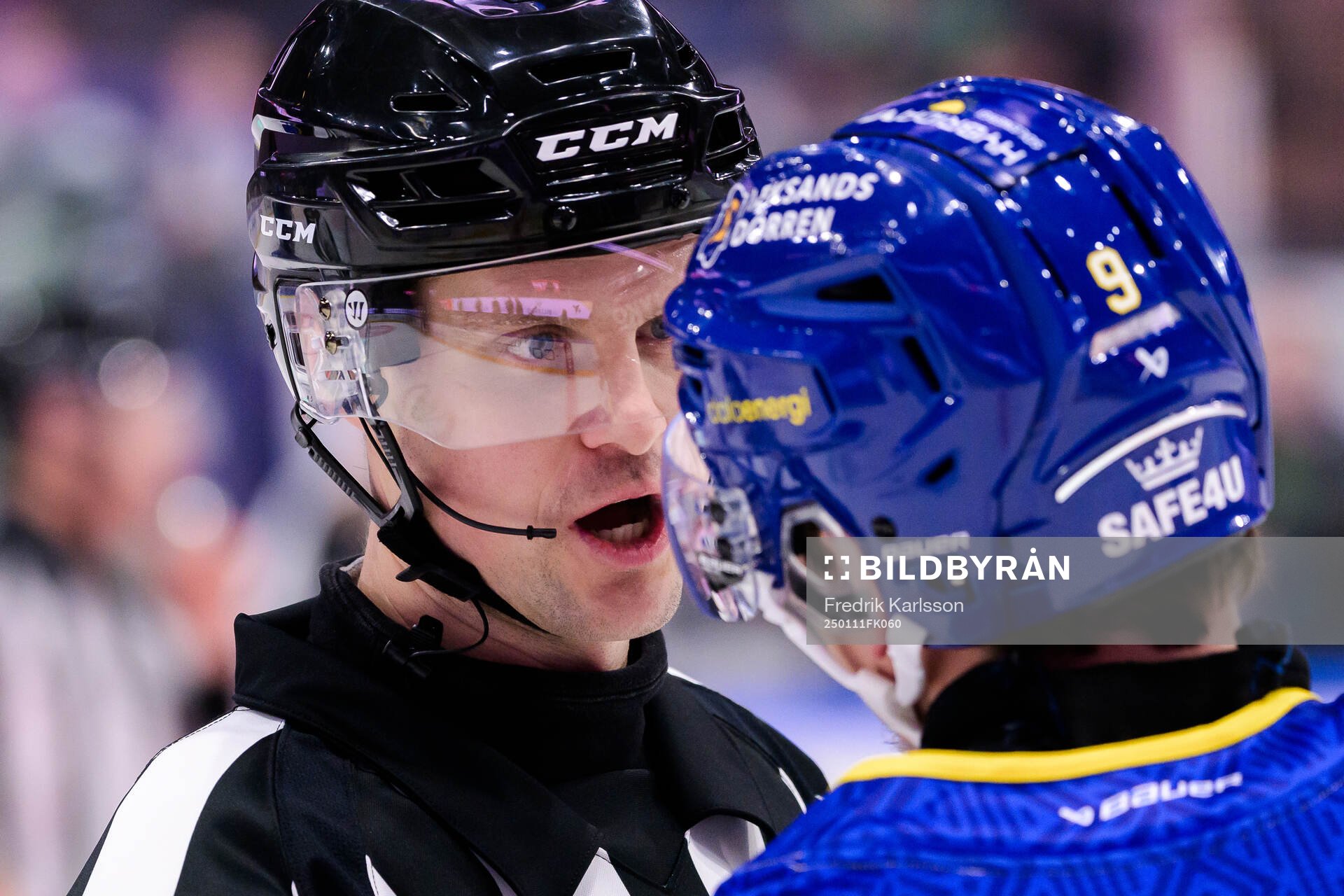 Domare Stefan Leijonklo i samtal med Leksands Patrik