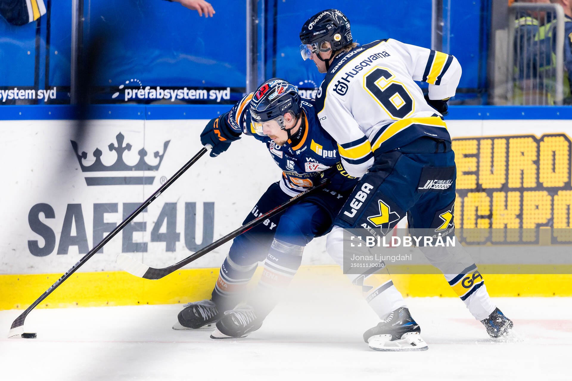 Växjös Emil Larsson och HV71s Hampus Karlsson