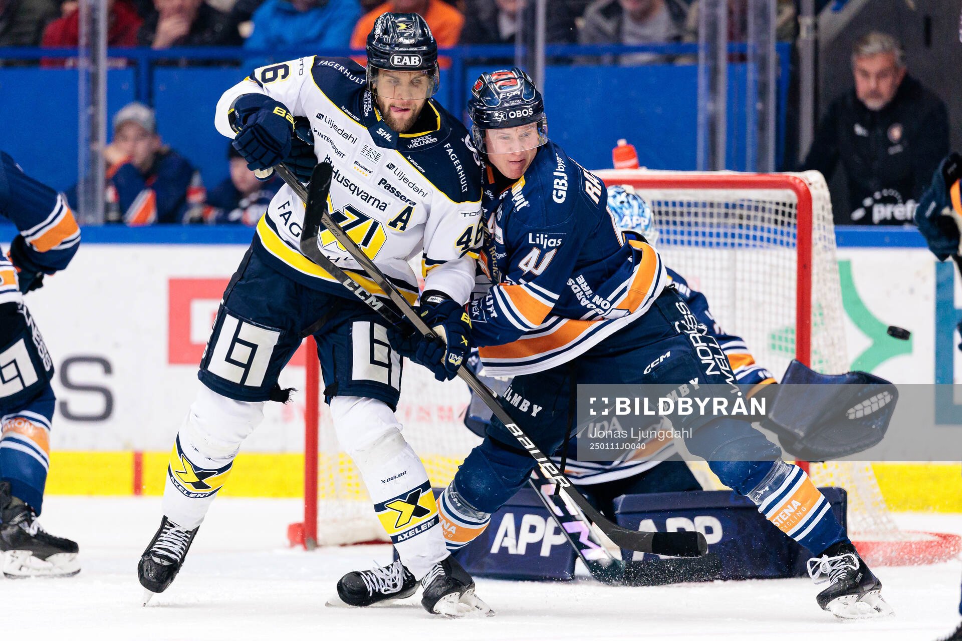 HV71s Joona Luoto och Växjös Dennis Rasmussen