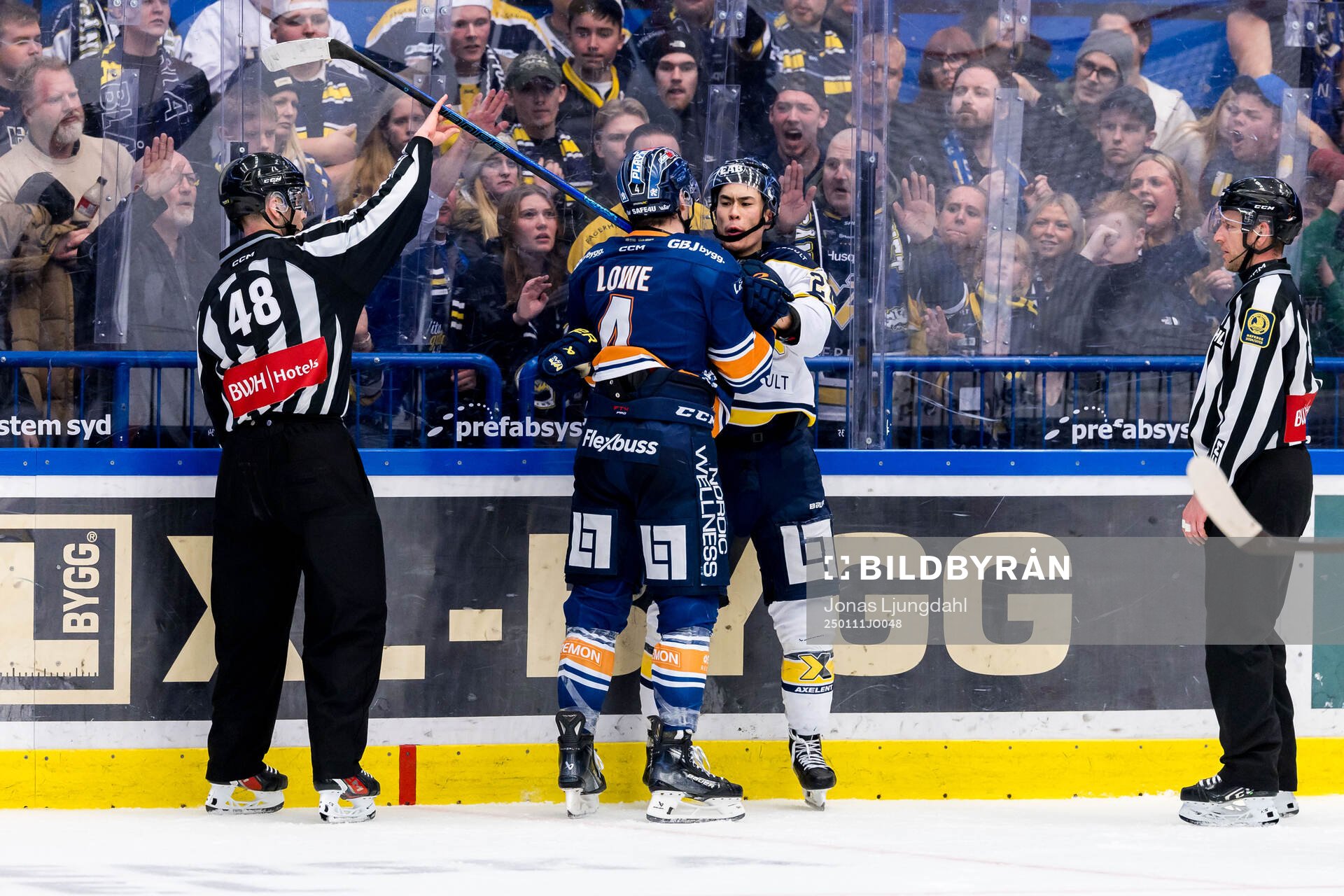 Växjös Keegan Lowe och HV71s Jonathan Ang