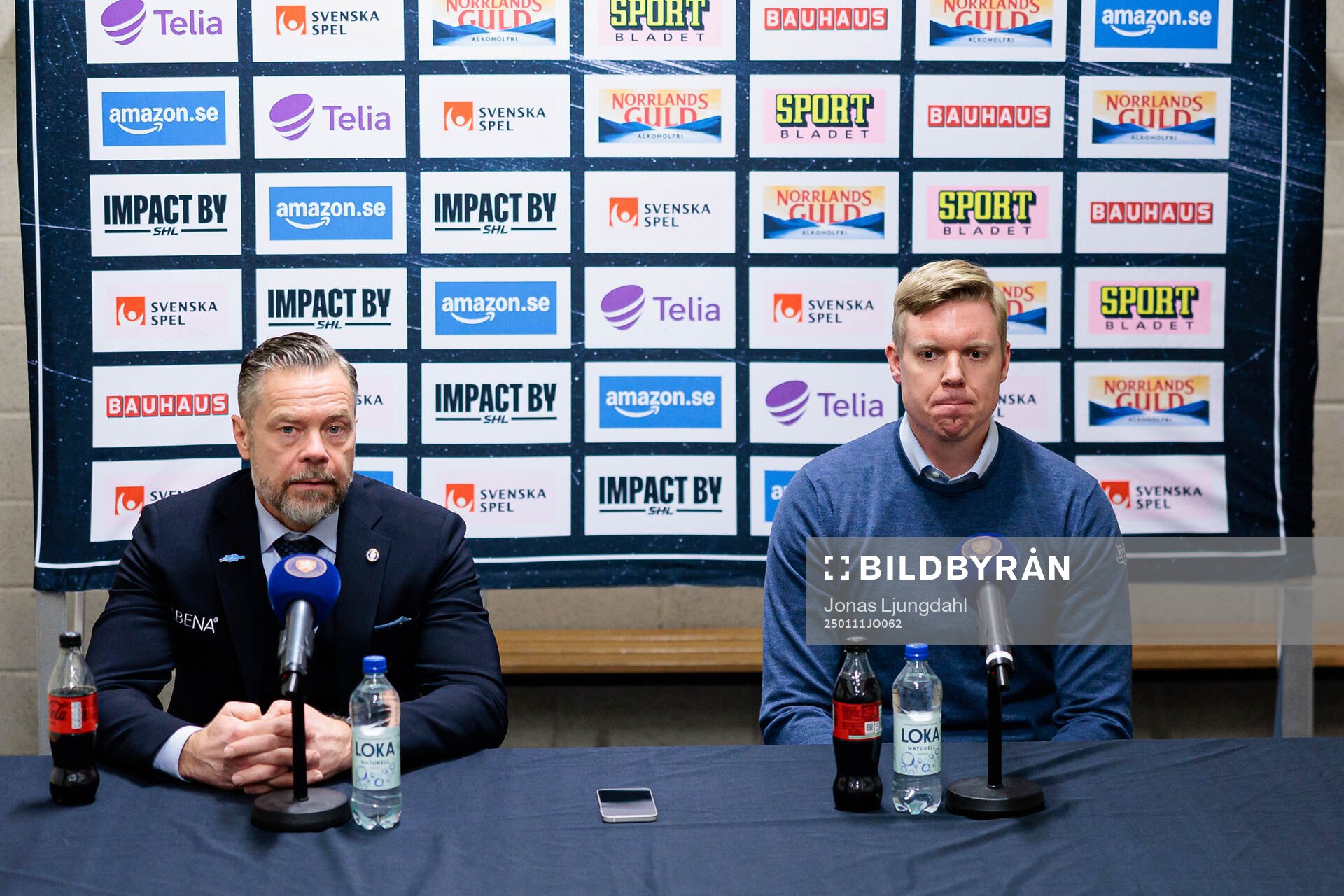 Växjös assisterande tränare Fredrik Hellgren och HV71s