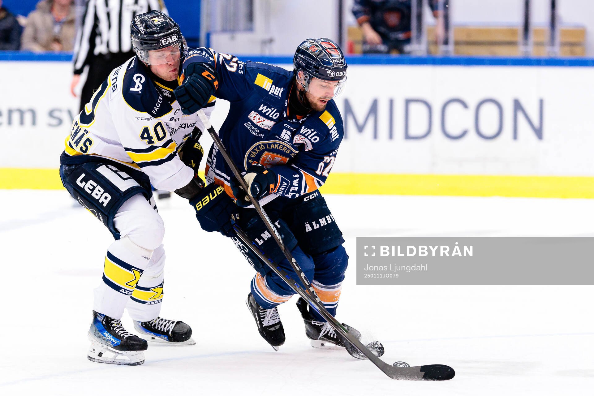 HV71s Oskar Stål-Lyrenäs och Växjös Manuel Ågren