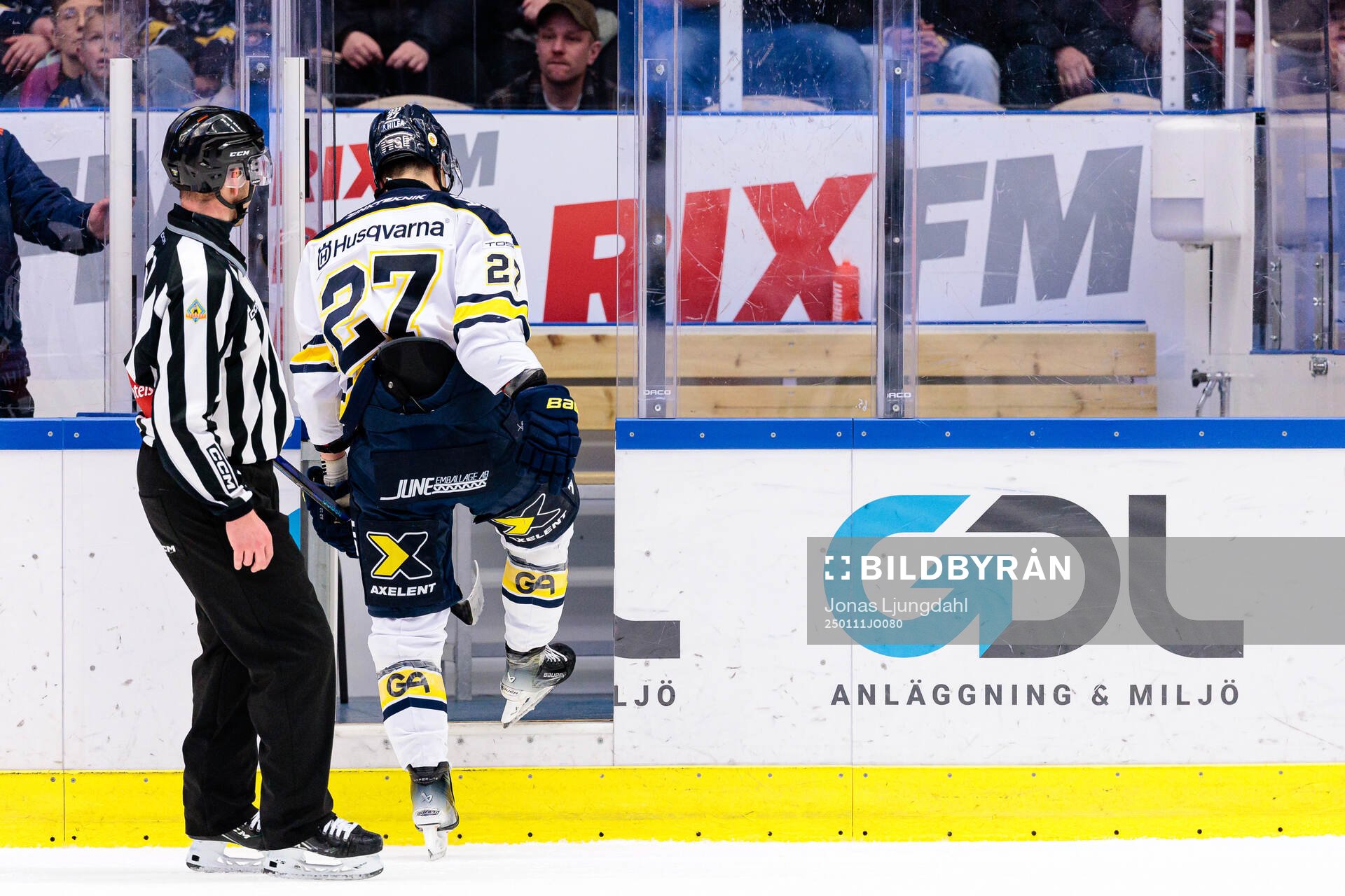 HV71s Jonathan Ang blir utvisad
