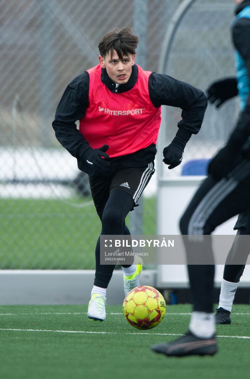 IFK Hässleholms Fredrik Ahlgren i internmatchen i fotboll