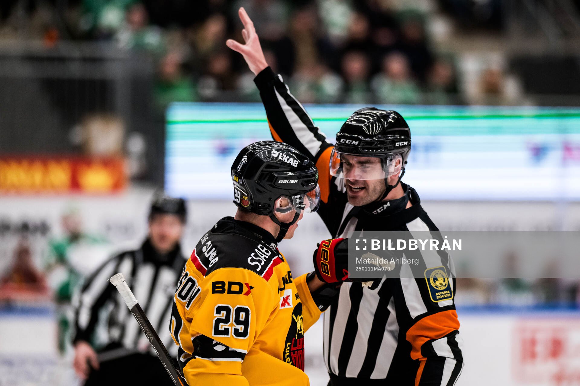 Luleås Erik Gustafsson och Domare Richard Magnusson