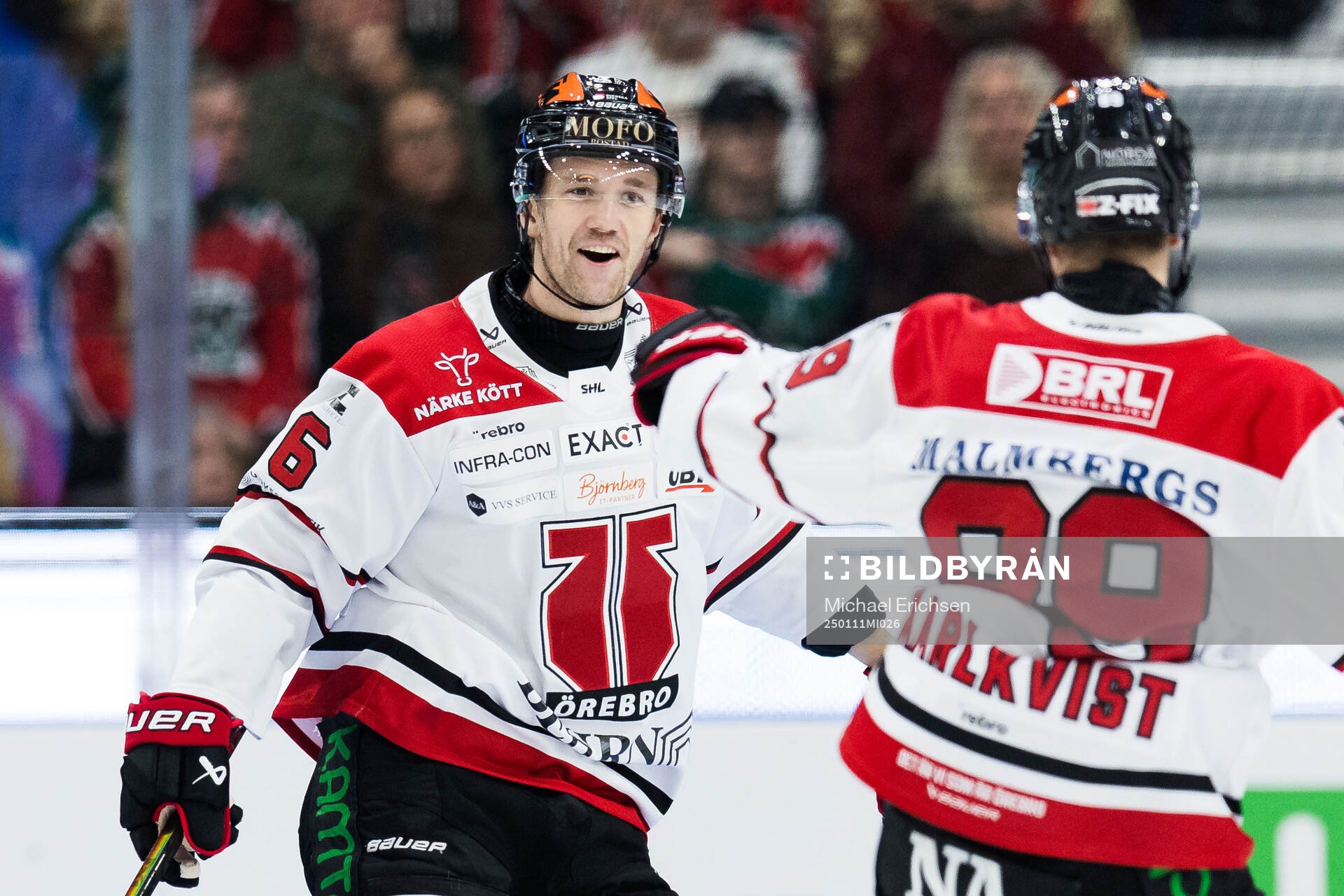 Örebros Filip Berglund jublar med Patrik Karlkvist