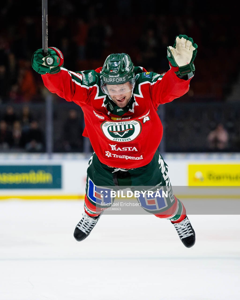 Frölundas Nicklas Lasu jublar framför klacken
