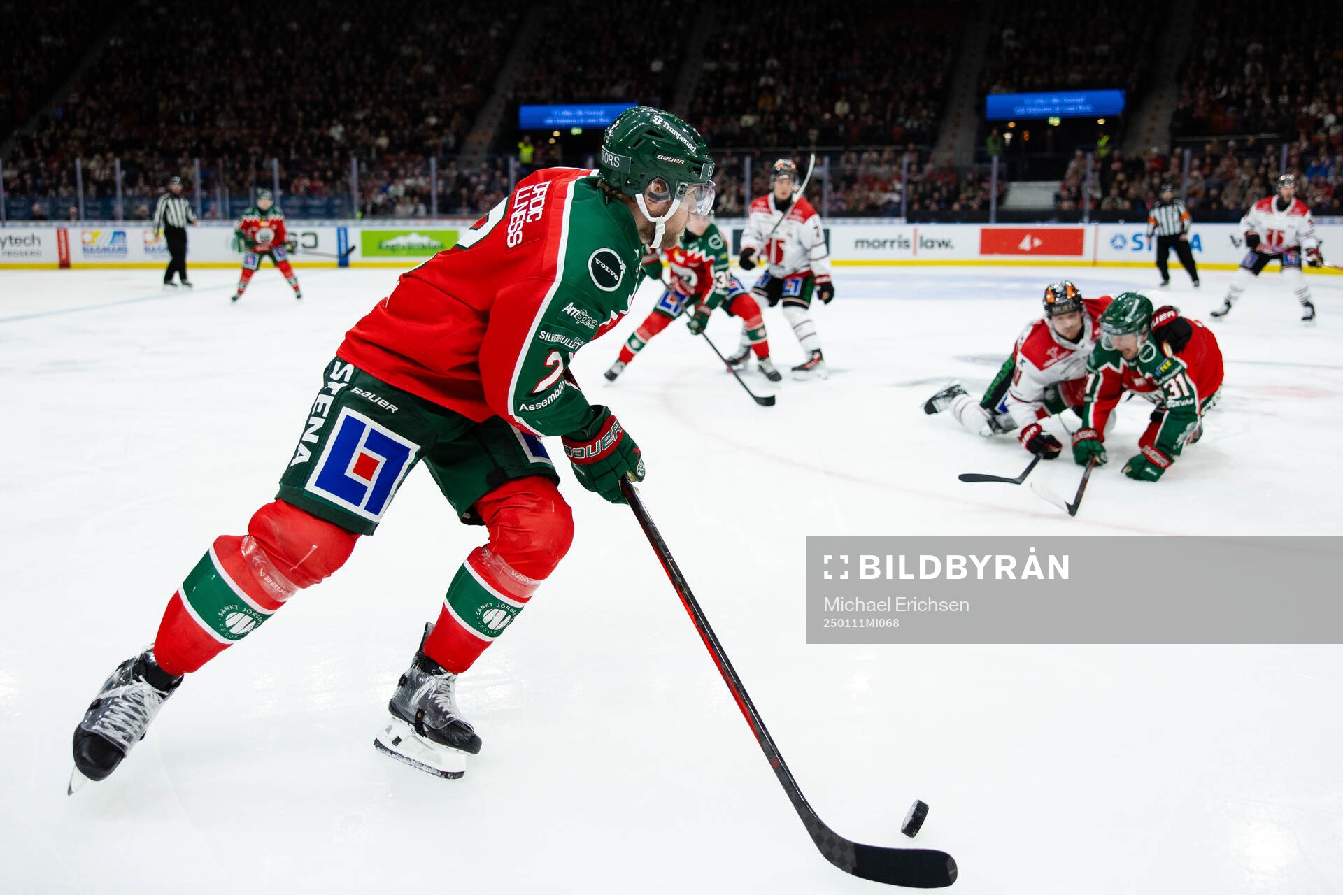 Frölundas Christian Folin på väg att göra sitt 1-1 mål