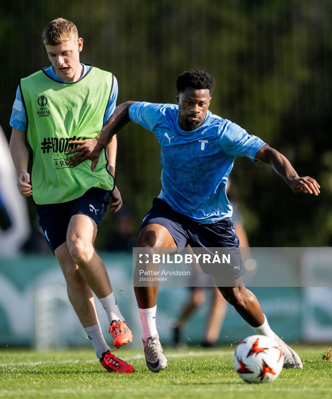 Sebastian Jörgensen och Emmanuel Ekong