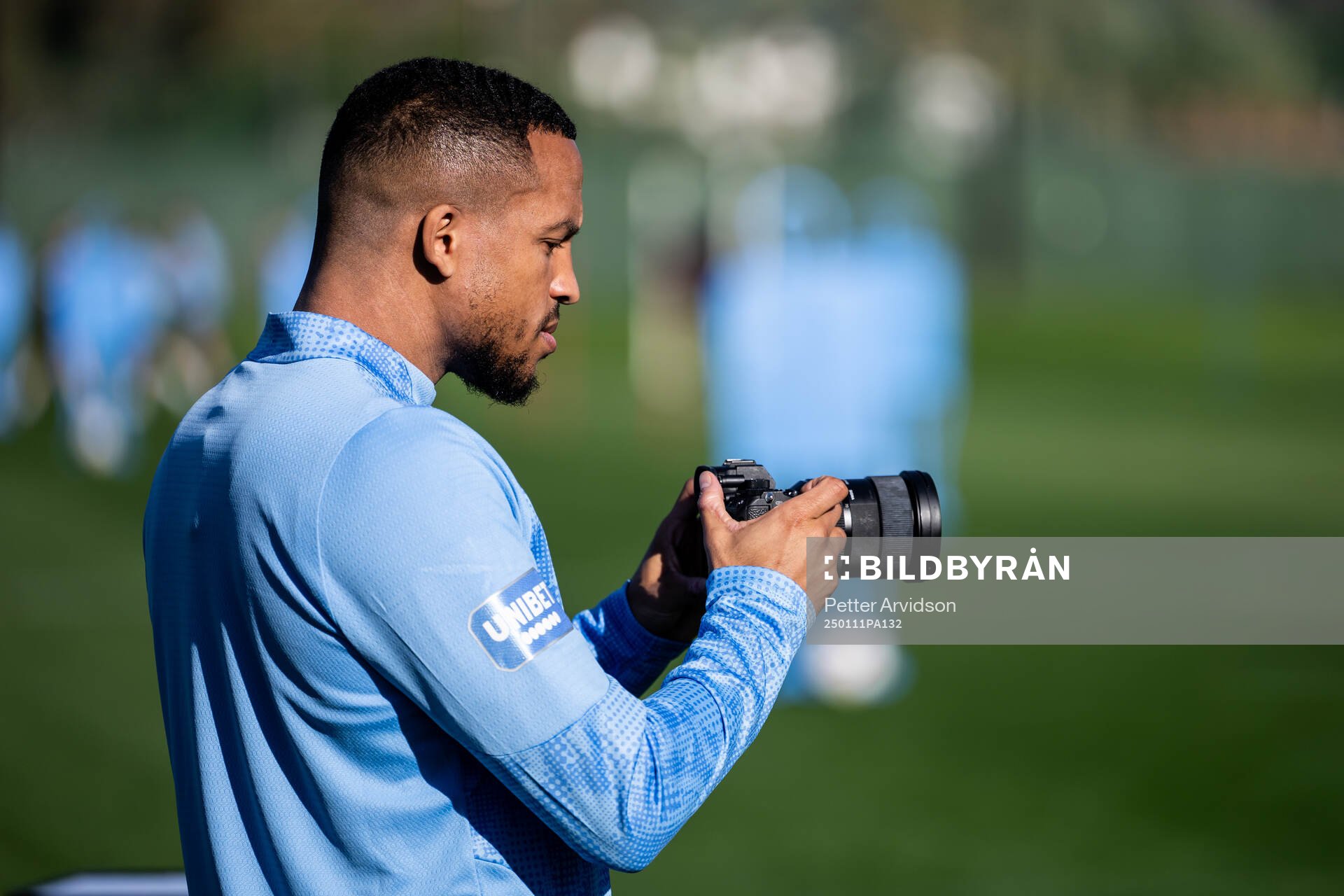 Martin Olsson med en kamera