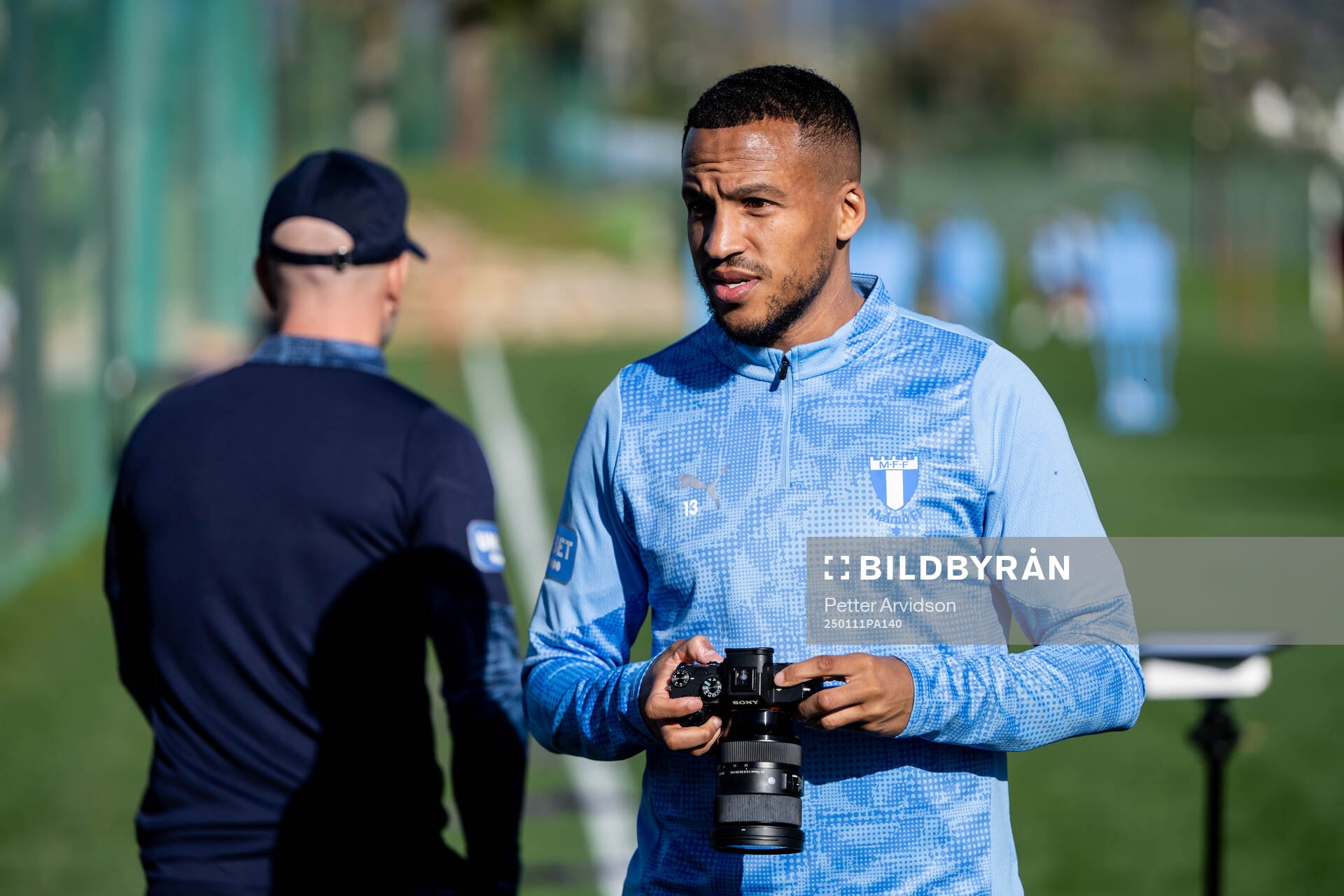 Martin Olsson med en kamera
