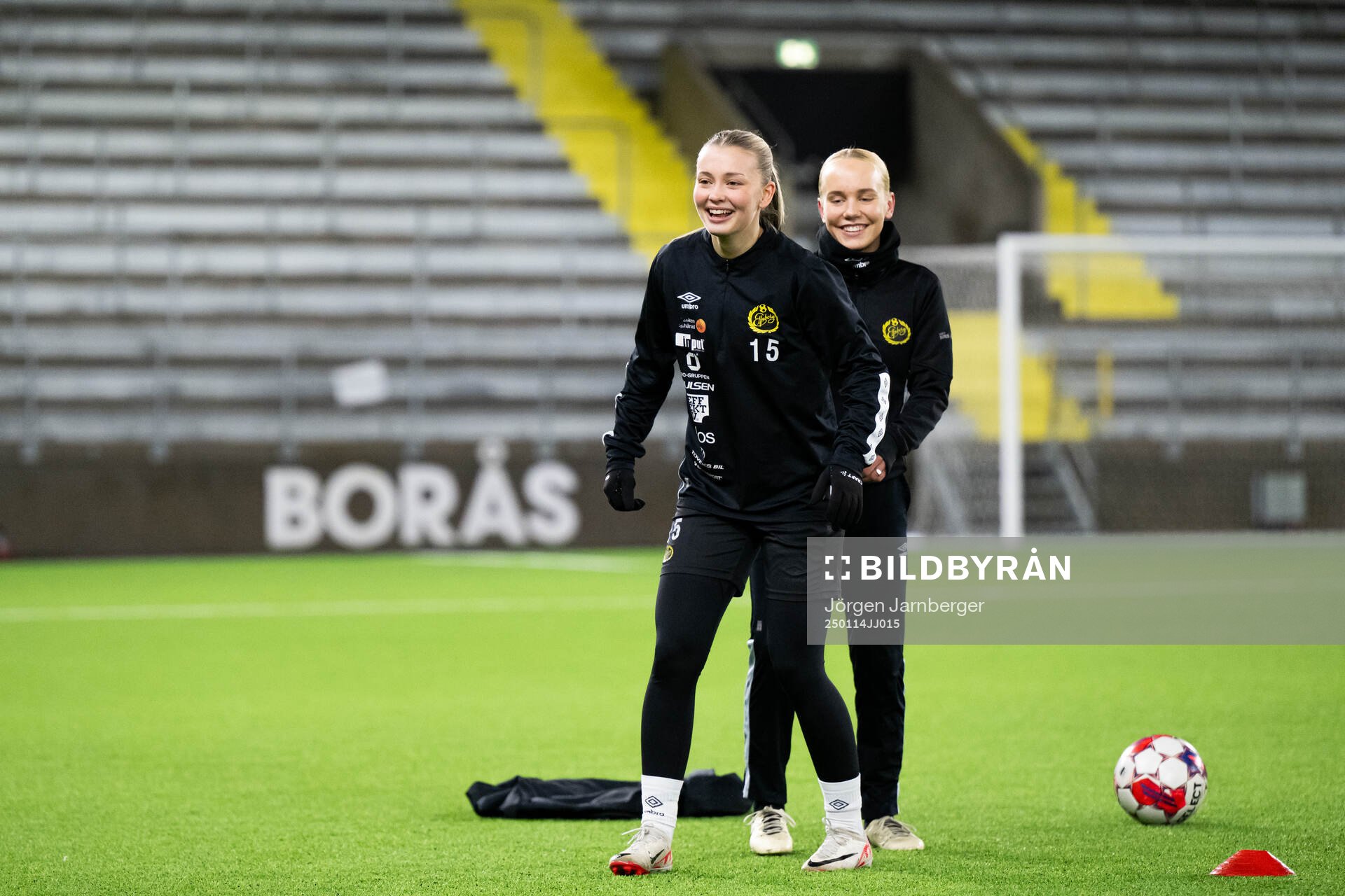 Elin Johansson och Tea Skoglund