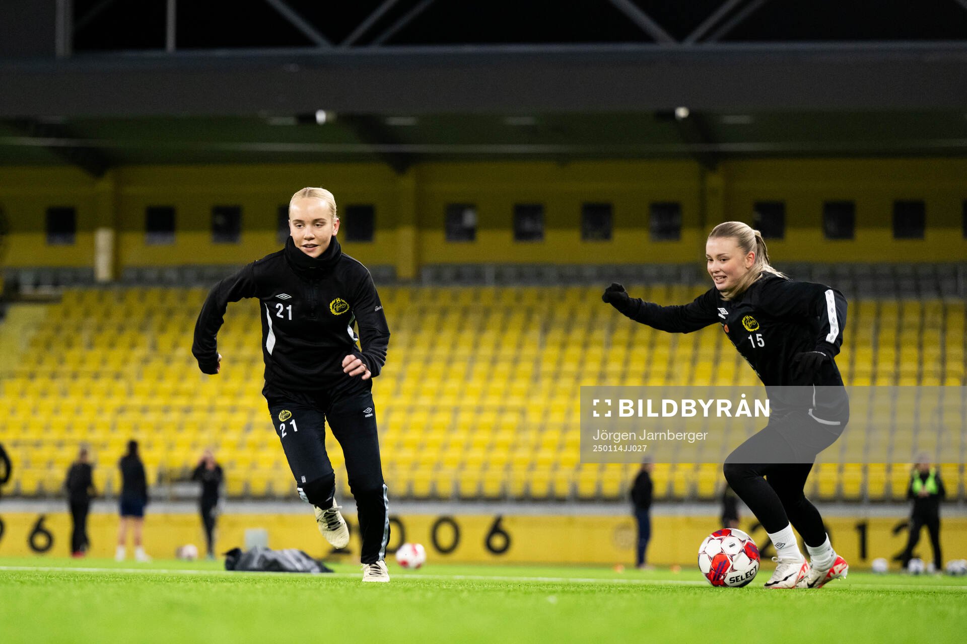 Tea Skoglund och Elin Johansson