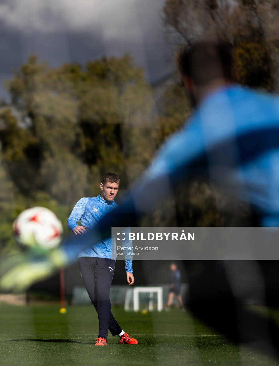 Sebastian Jörgensen under en fotbollsträning med Malmö FF den 14 januari 2025 i Puerto Banus. 