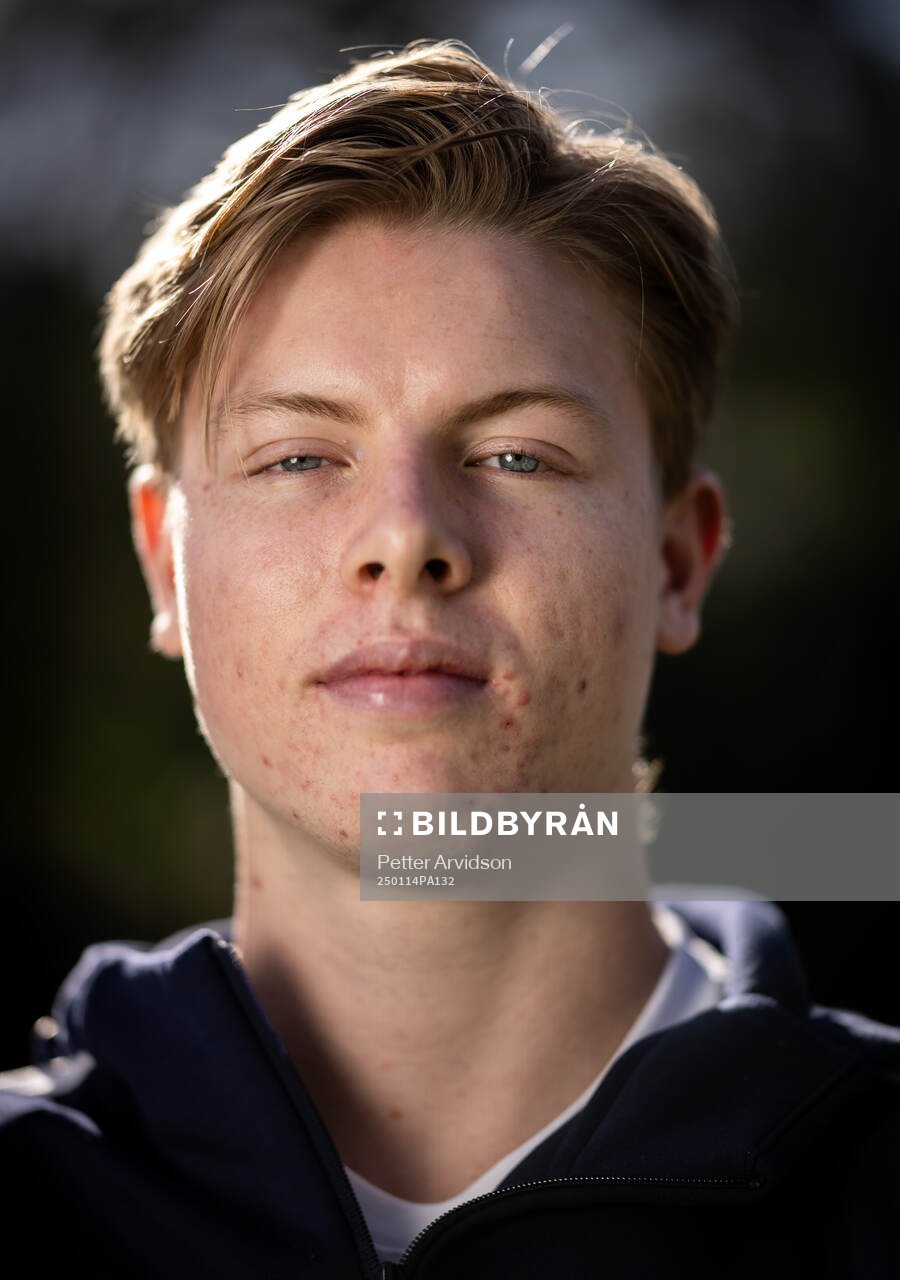 Nils Zätterström poserar för ett porträtt under ett träningsläger med Malmö FF den 14 januari 2025 i Puerto Banus. 