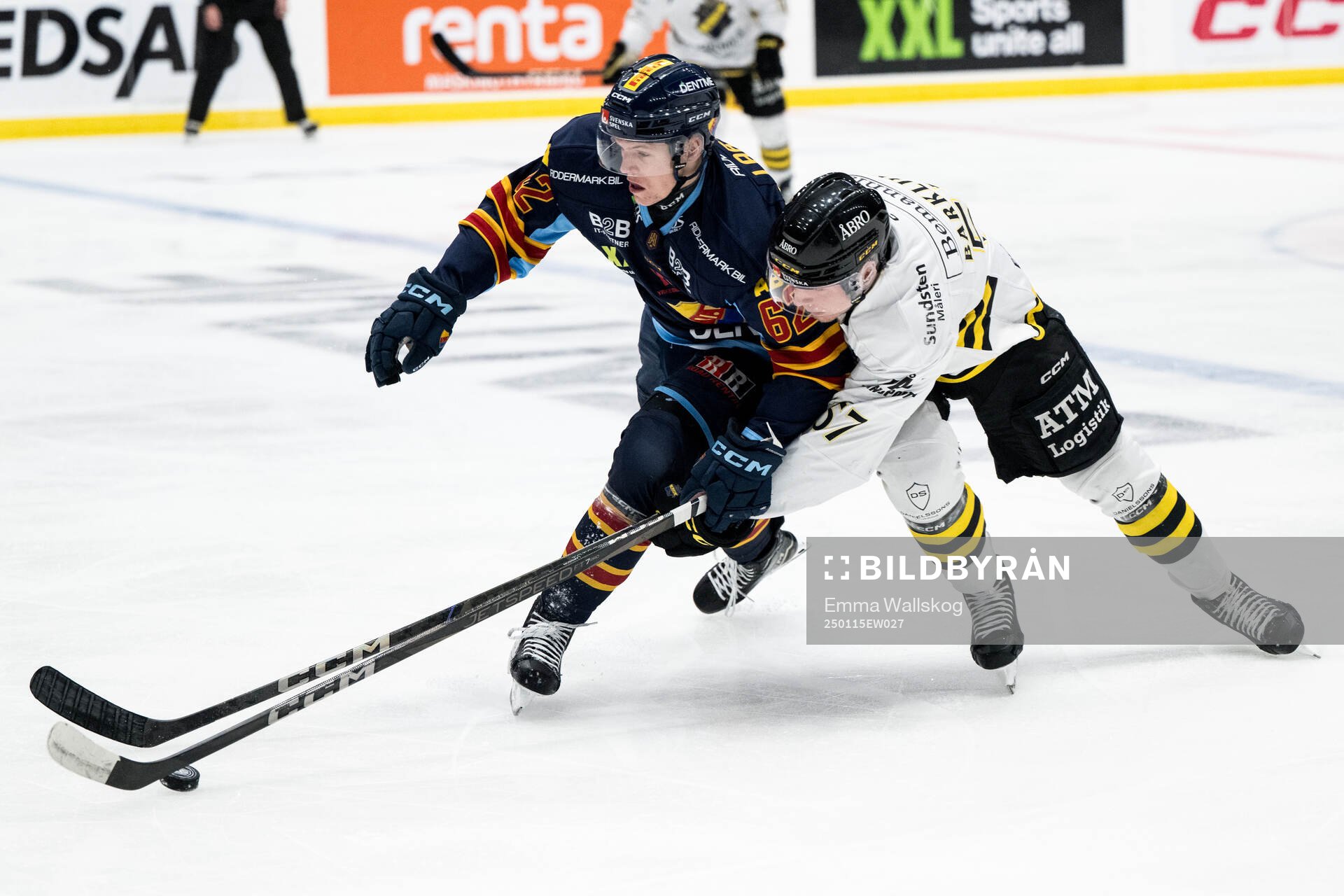 Djurgårdens Hampus Larsson och AIKs Alfred Barklund
