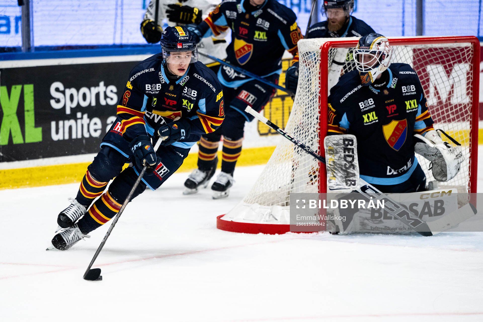Djurgårdens Mattias Hävelid och målvakt Hugo Hävelid