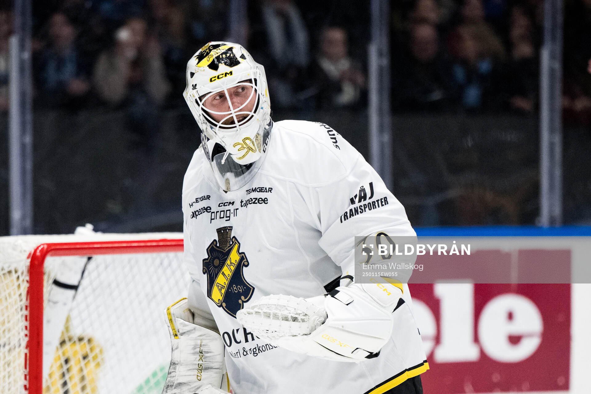 AIKs målvakt Victor Brattström  jublar