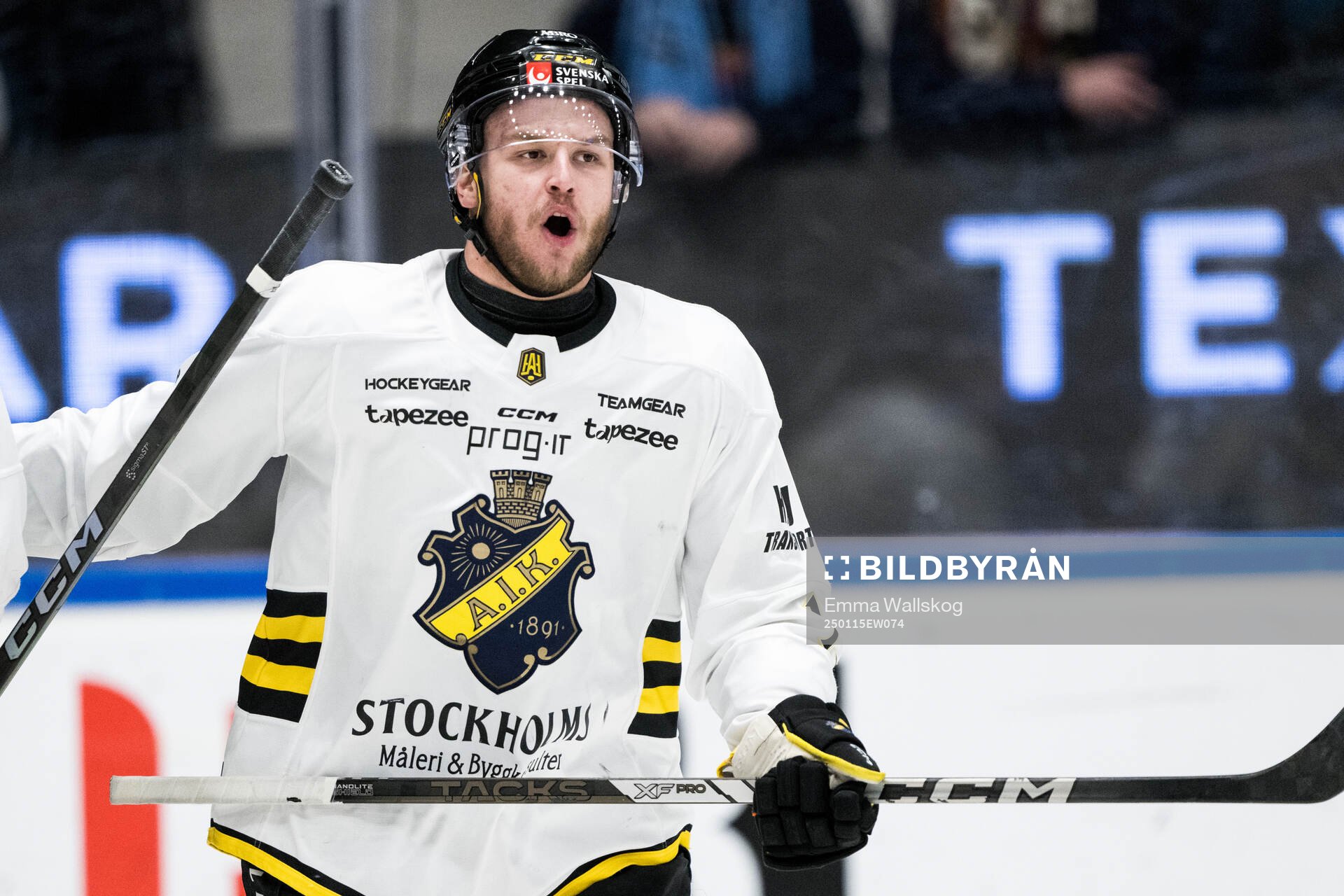 AIKs Jordan Bellerive jublar