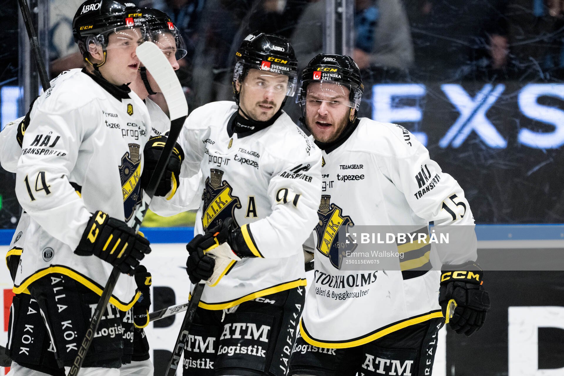 AIKs Jordan Bellerive jublar