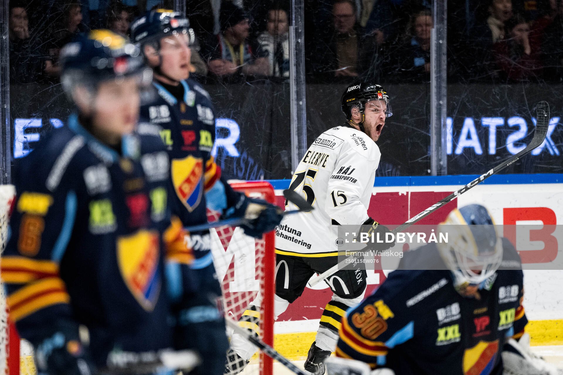 AIKs Jordan Bellerive jublar