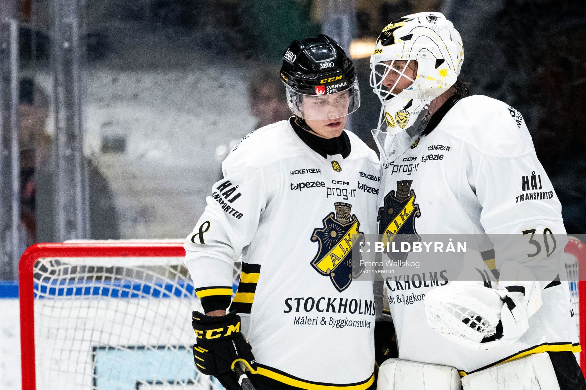 AIKs Tom Hedberg och målvakt Victor Brattström