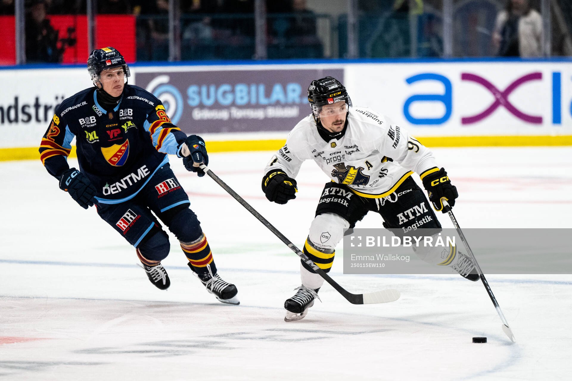 Djurgårdens Hampus Larsson och AIKs Gerry Fitzgerald