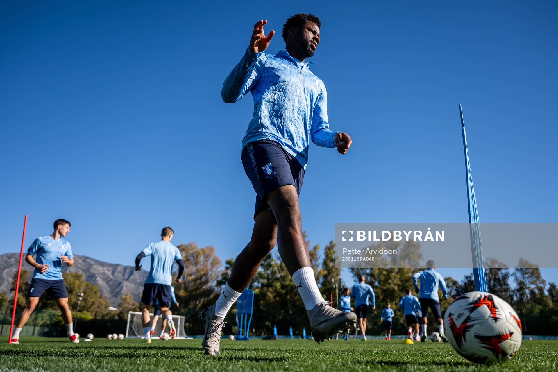 Emmanuel Ekong under en fotbollsträning med Malmö FF den 15 januari 2025 i Puerto Banus. 