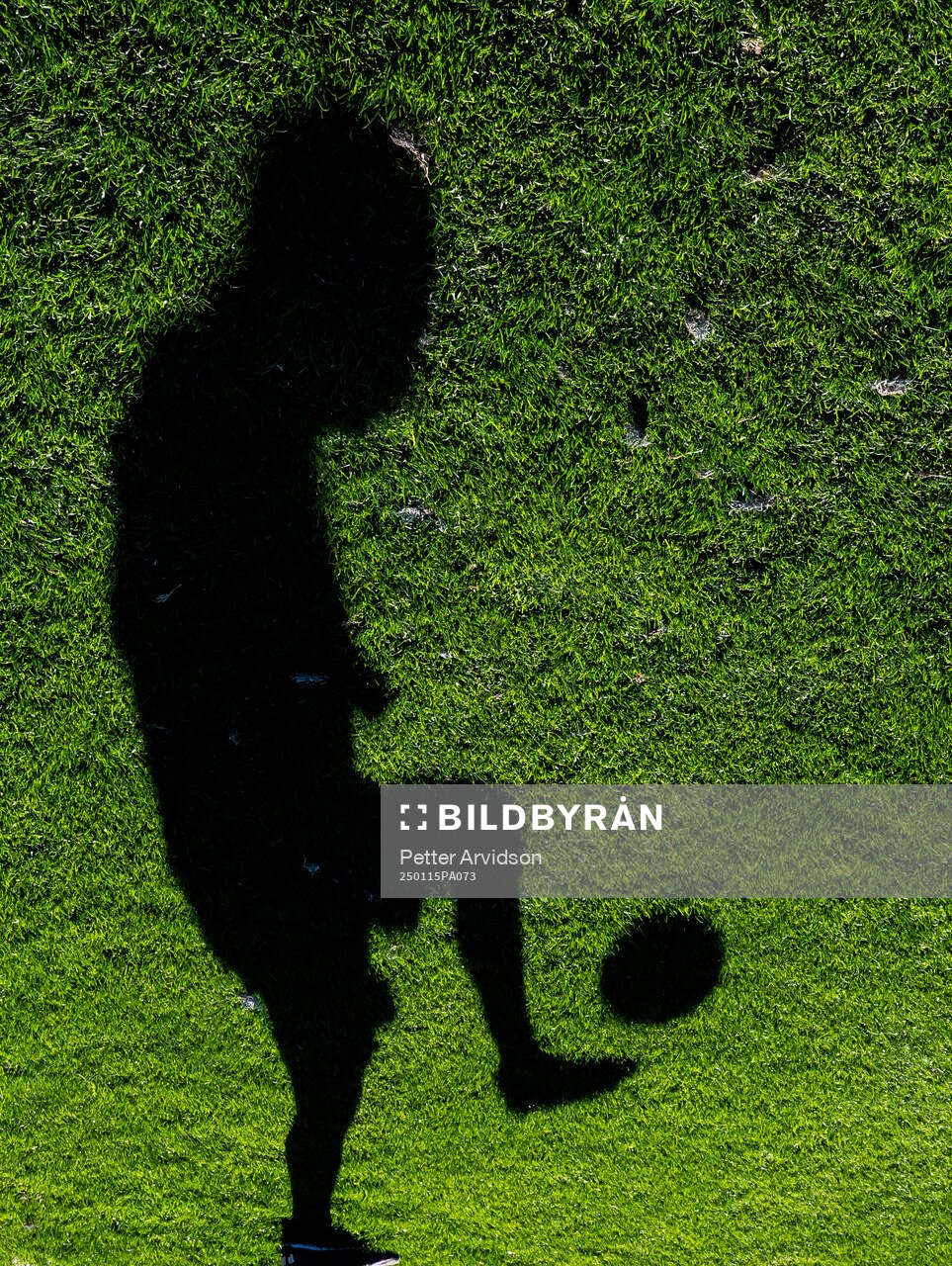 En skugga av en fotbollsspelare