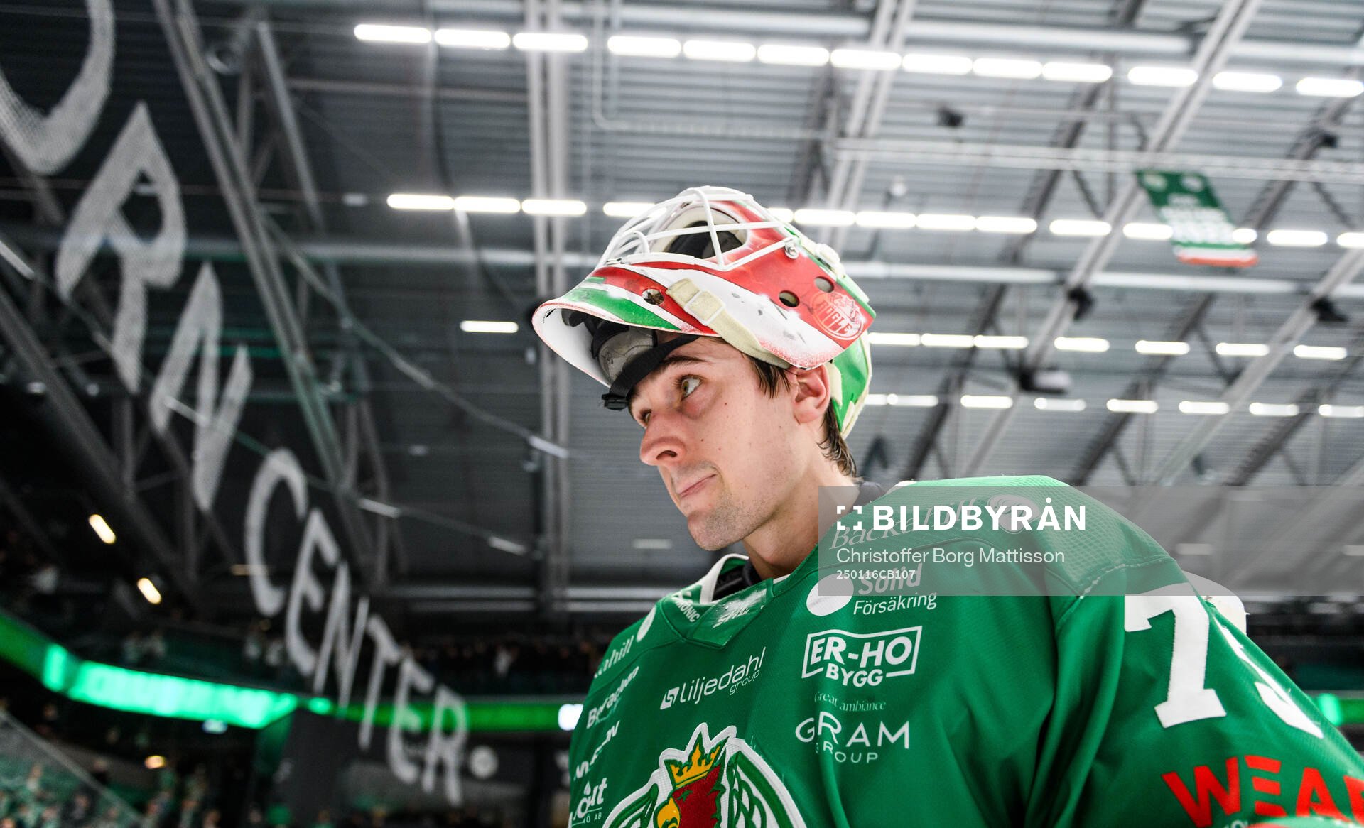 Rögles målvakt Arvid Holm jublar