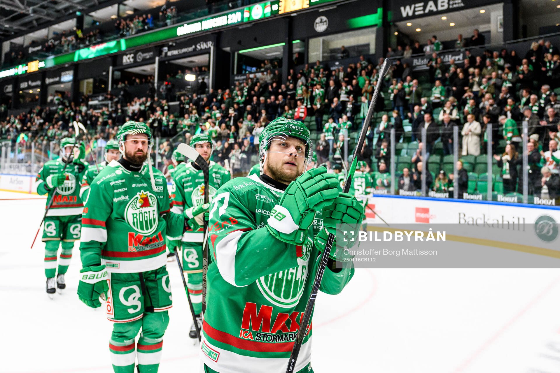 Rögles Jesper Pettersson jublar