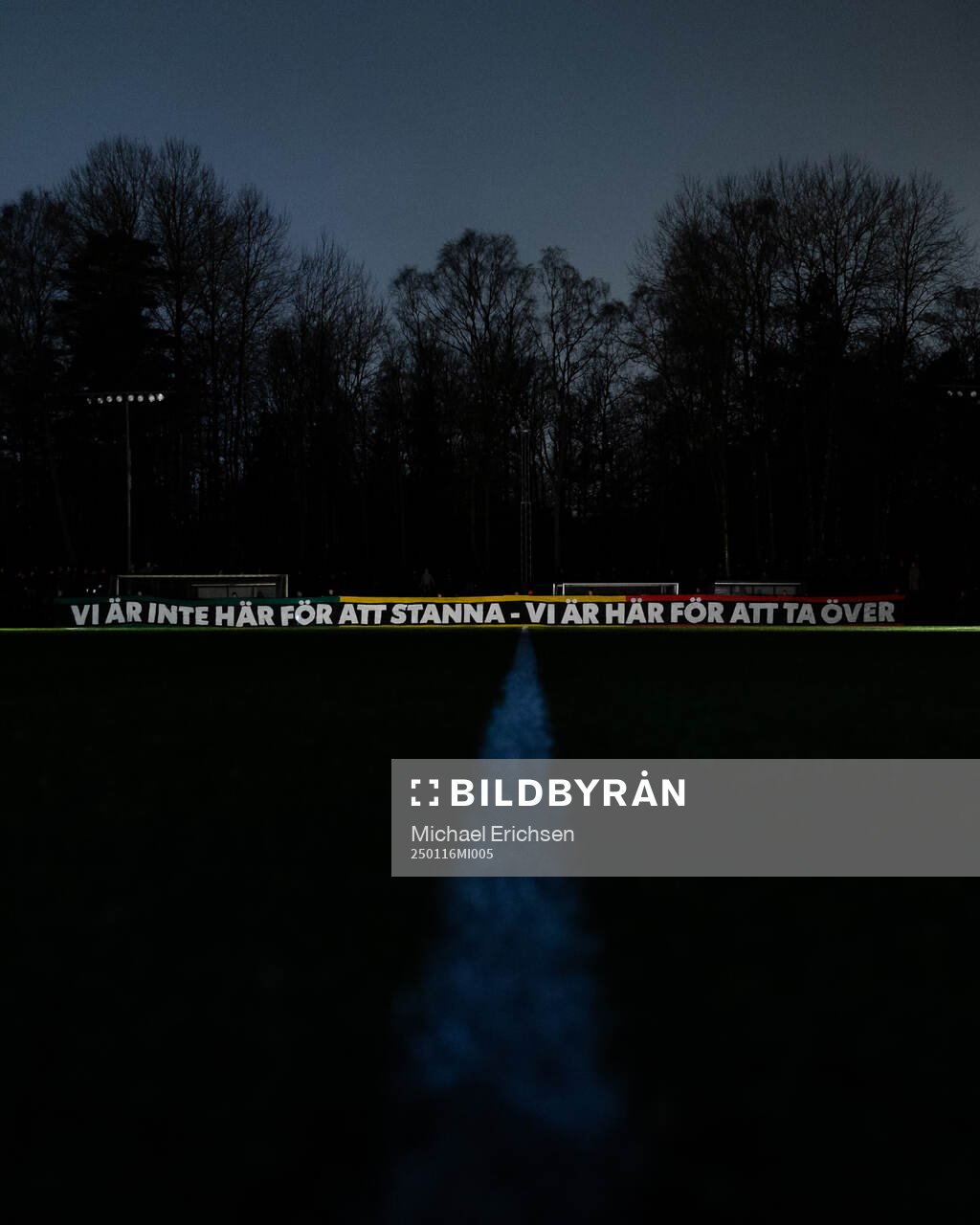 GAIS supportrar med en banderoll