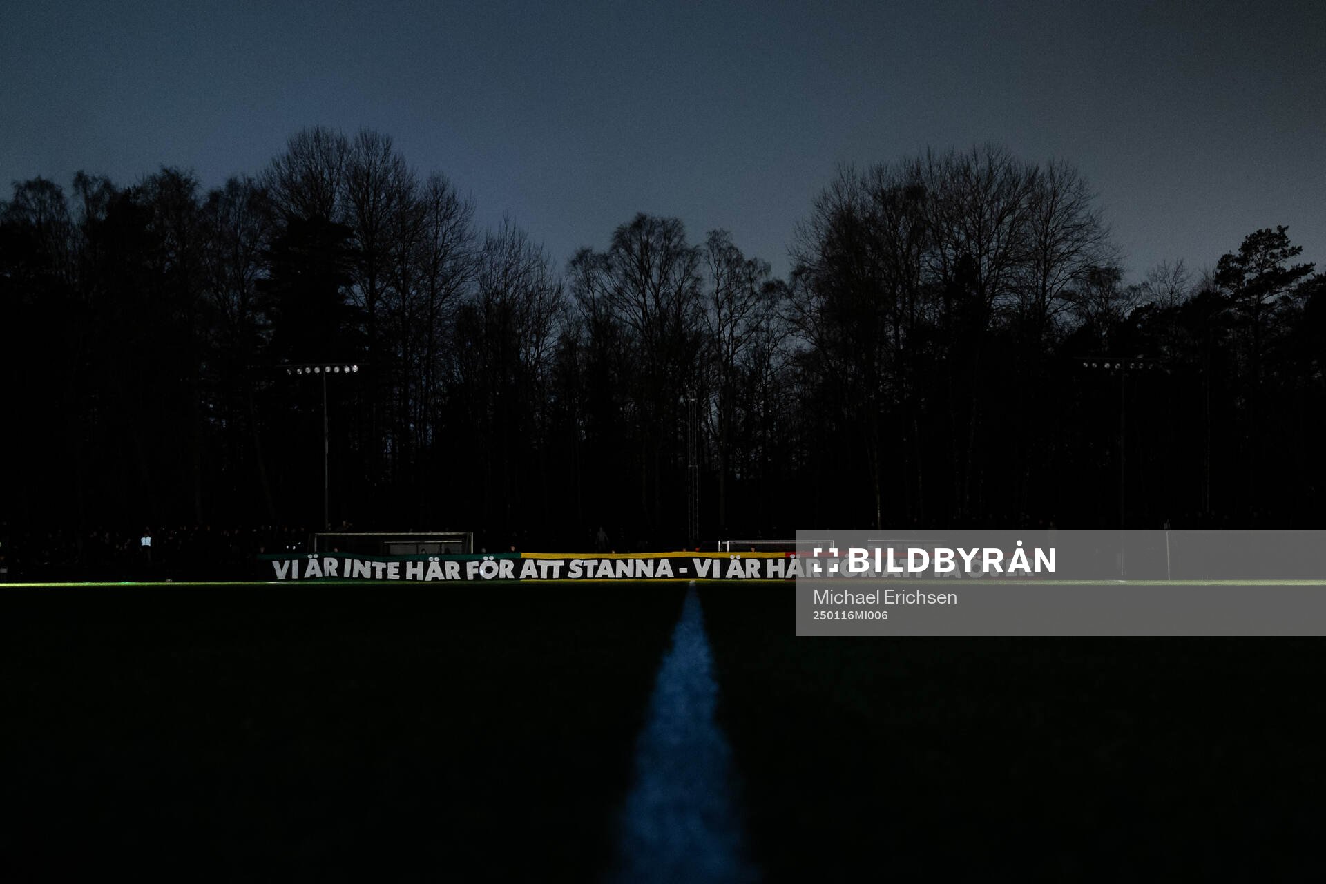 GAIS supportrar med en banderoll
