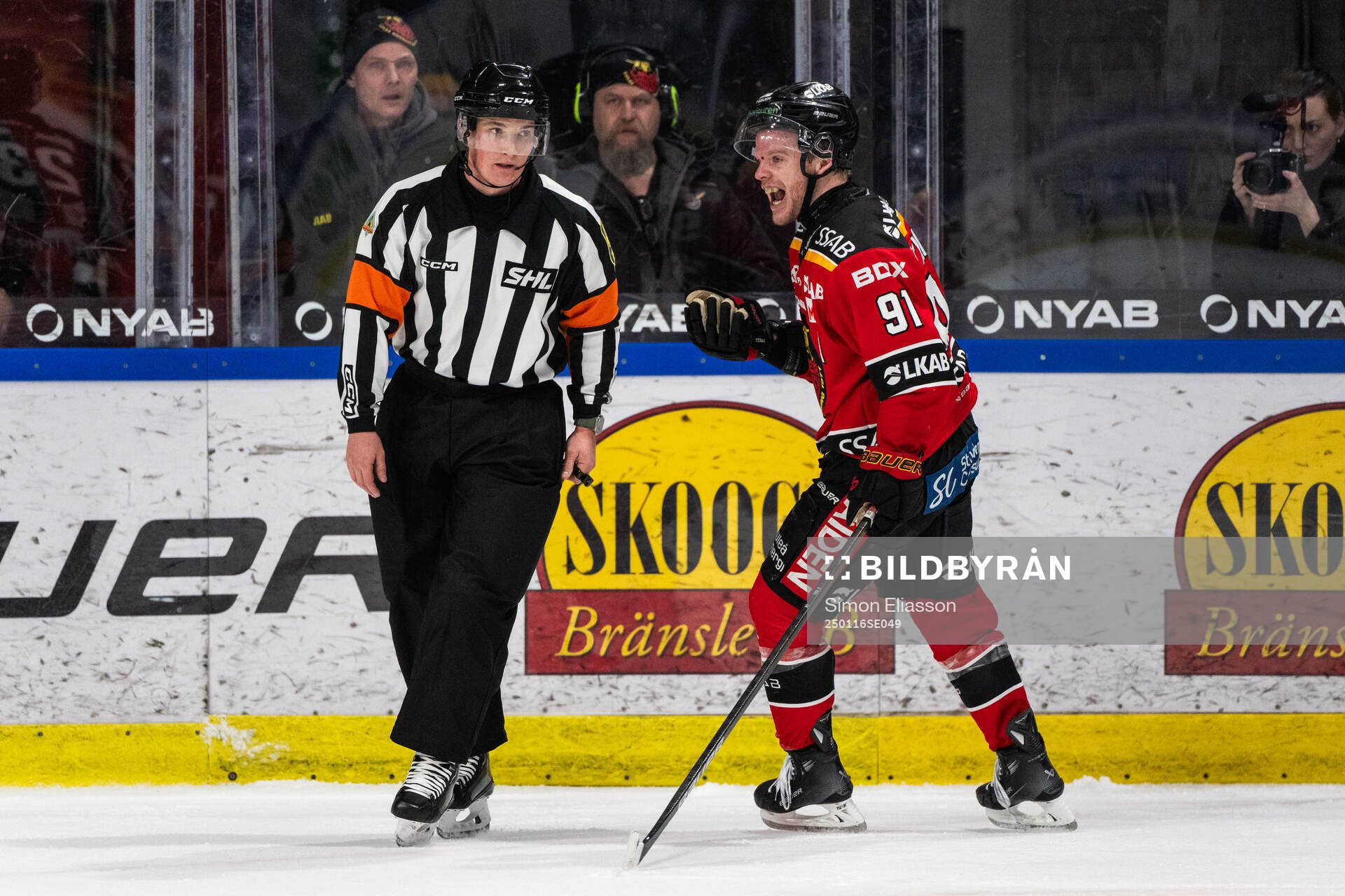 Domare Alexander Österberg och Luleås Brian O'neil