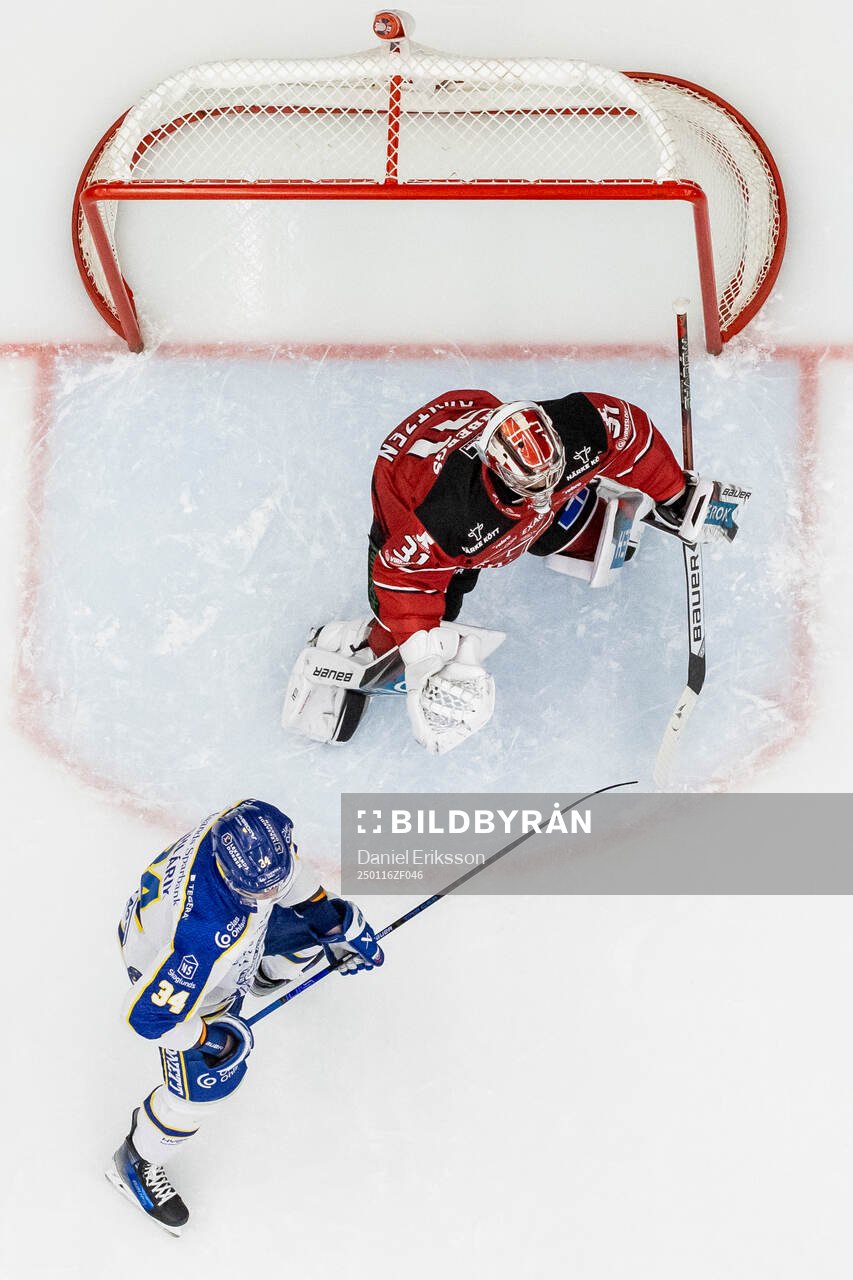 Leksands Peter Cehlarik och Örebros målvakt Jonas Arntzen