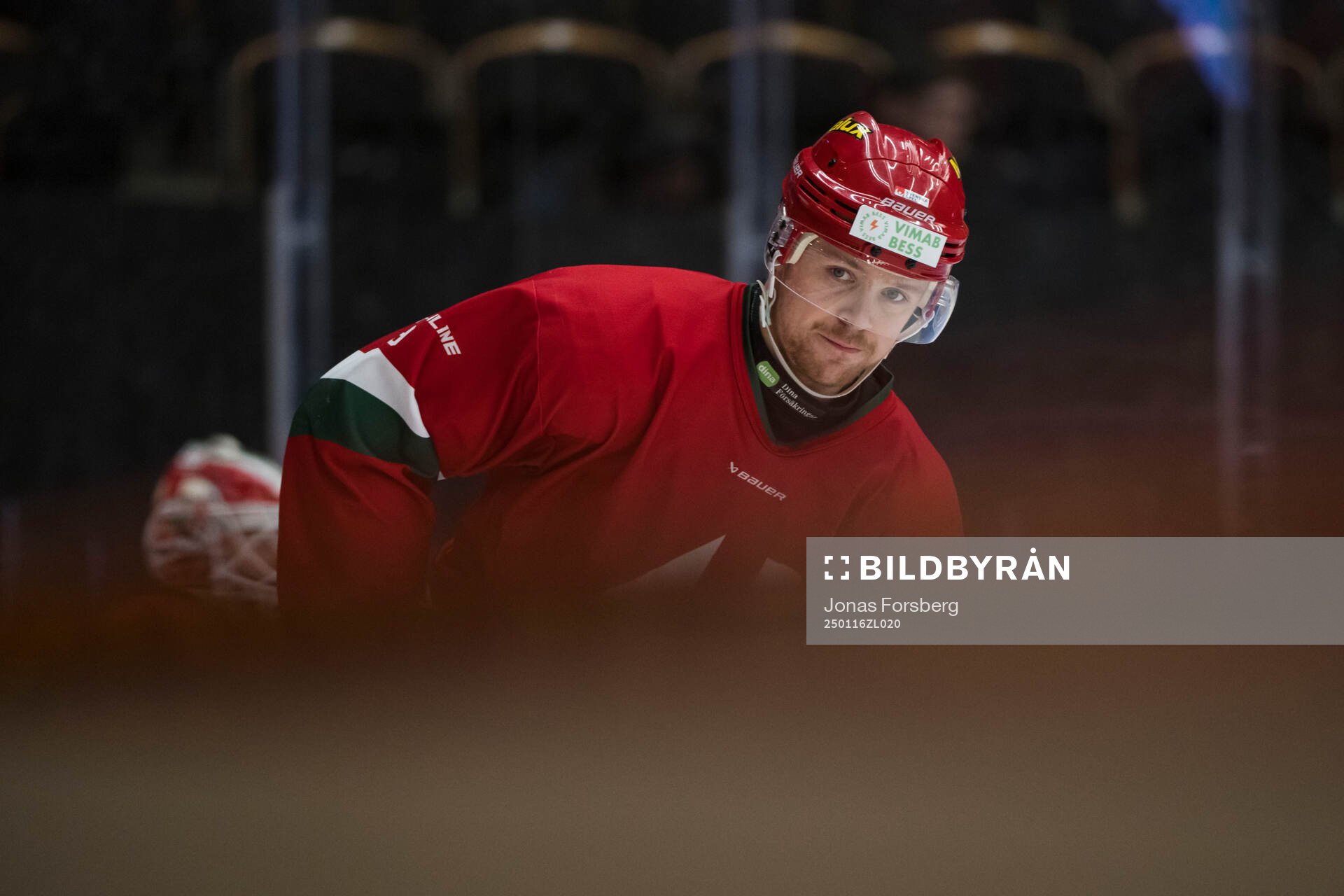 Modos Mikkel Aagaard innan ishockeymatchen i SHL mellan