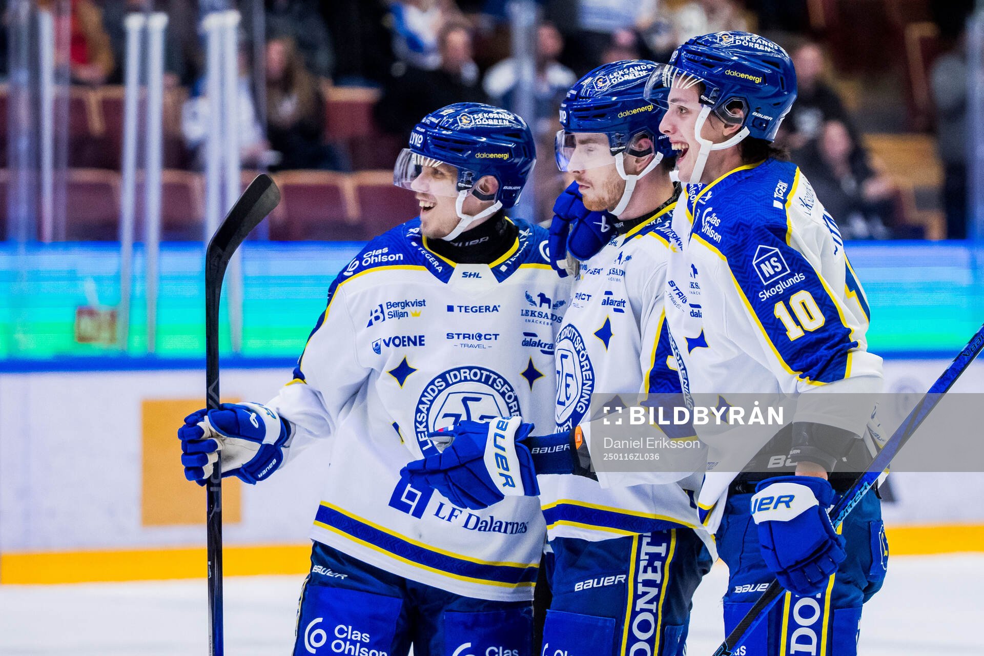 Leksands Peter Cehlarik jublar med Joonas Lyytinen och