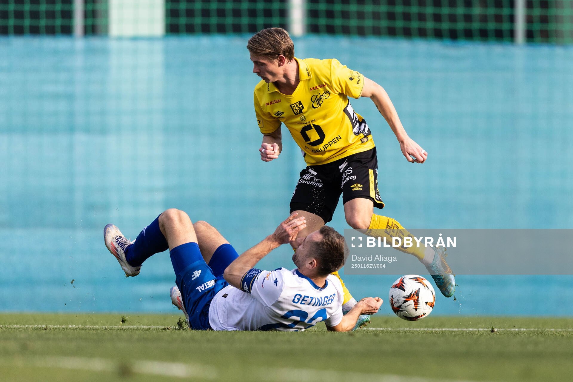 Simon Hedlund of Elfsborg and Krystian Getinger of FKS Stal
