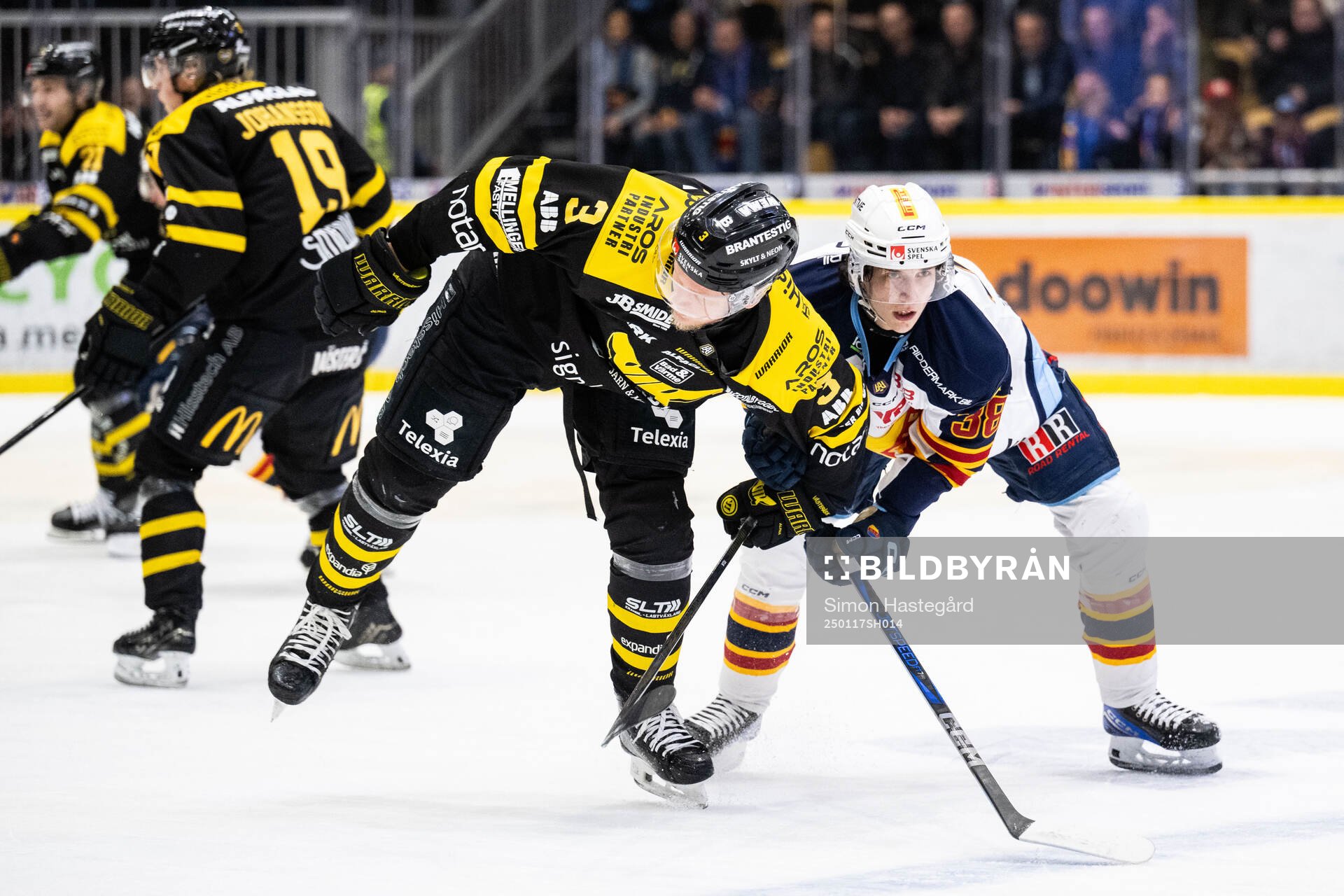 Västerås Niklas Folin och Djurgårdens Victor Eklund