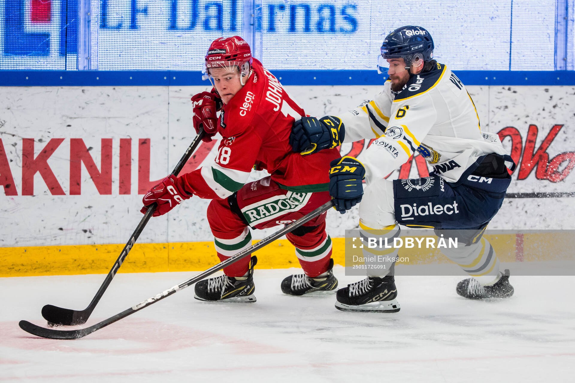 Moras Martin Johnsen och Södertäljes Olli Vainio