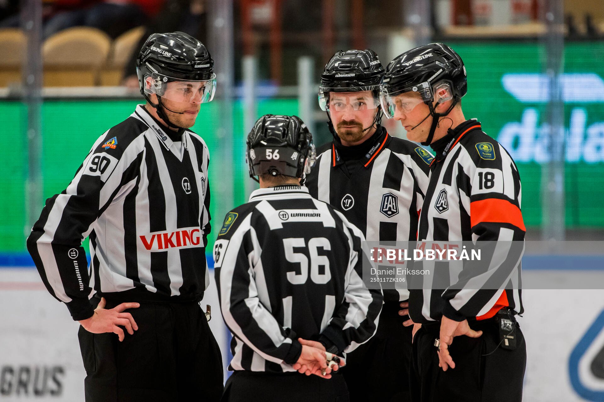Domare Mikael Nord och Domare Filip Granrud och Linjedomare