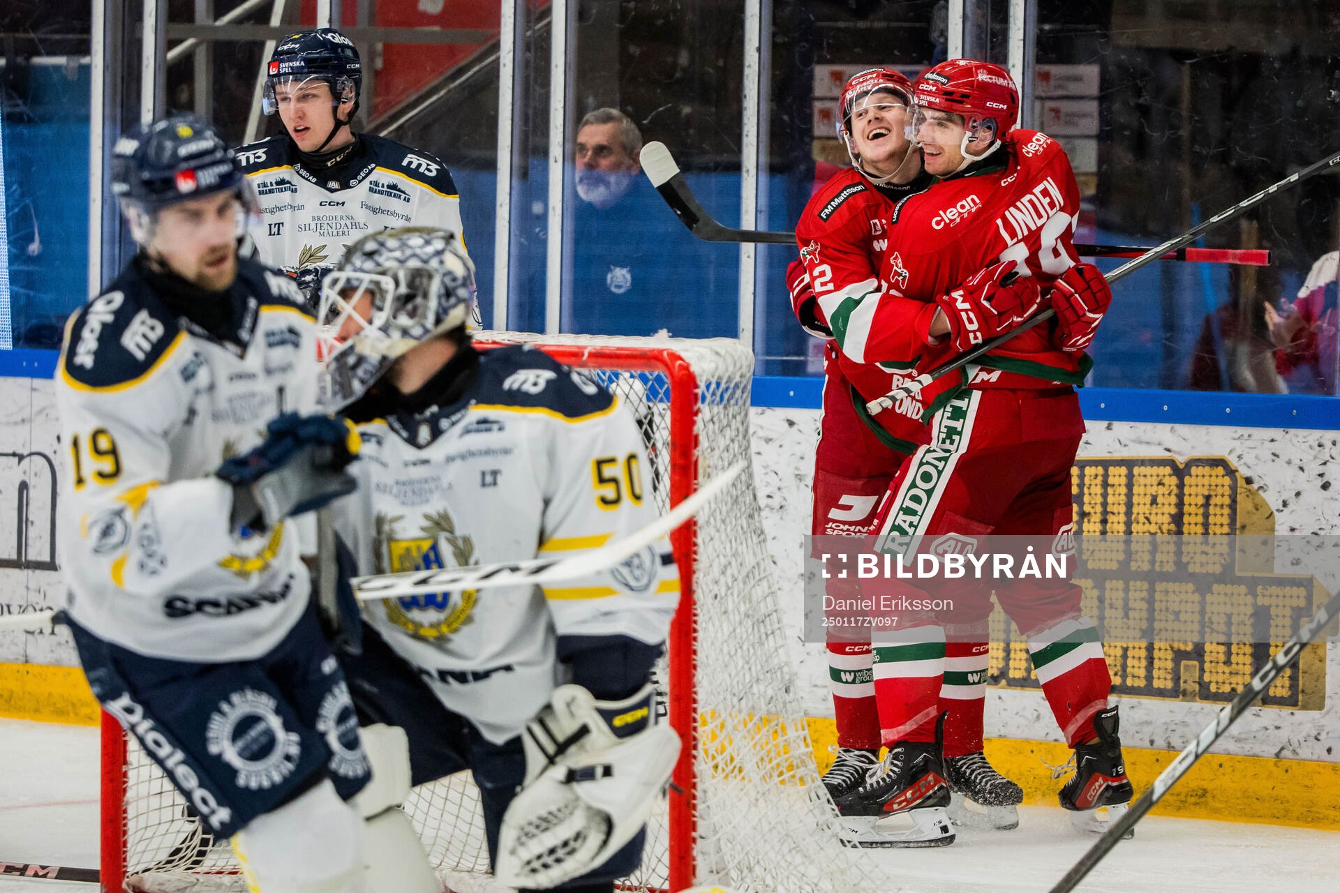 Moras Filip Björkman jublar