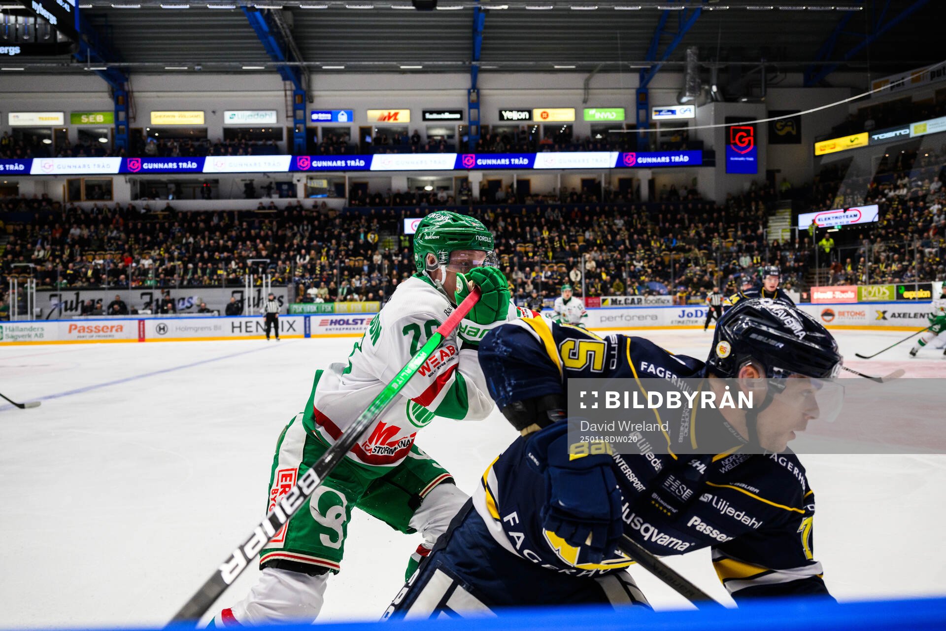 Rögles Anton Bengtsson och HV71s Radan Lenc